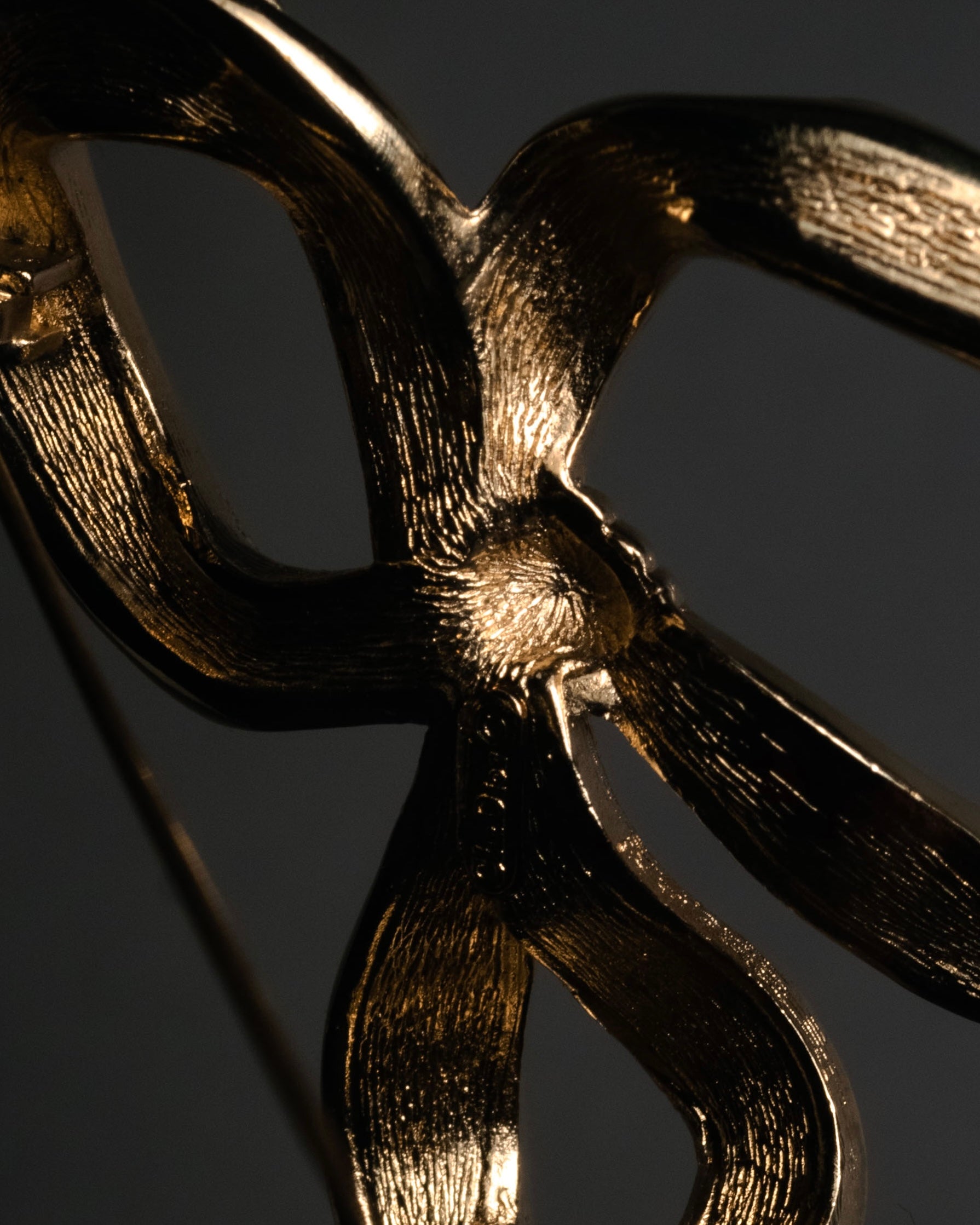 “Christian Dior“ 80’s-90’s CD-embossed ribbon brooch