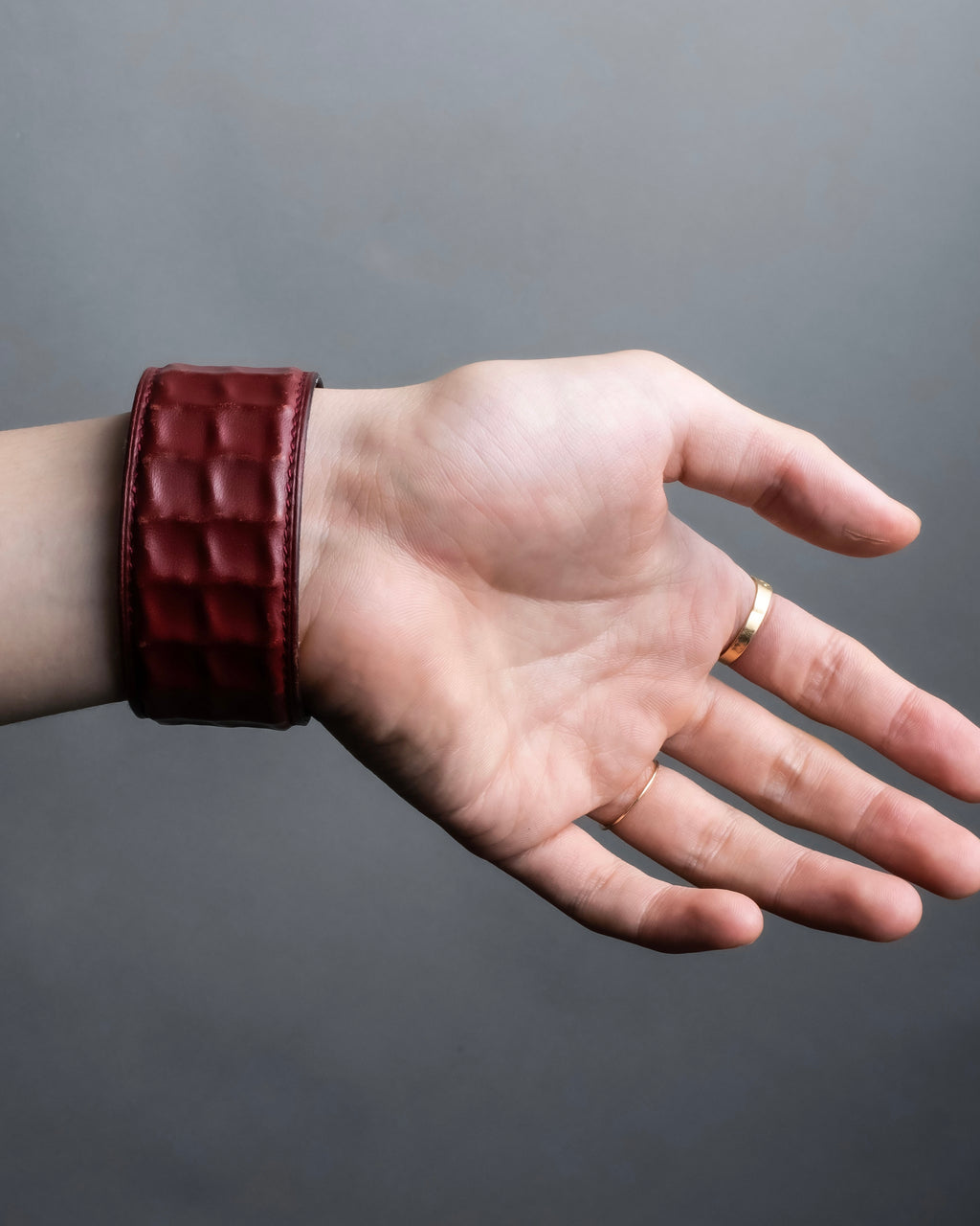 "HERMES" Deutch processing wide leather bracelet