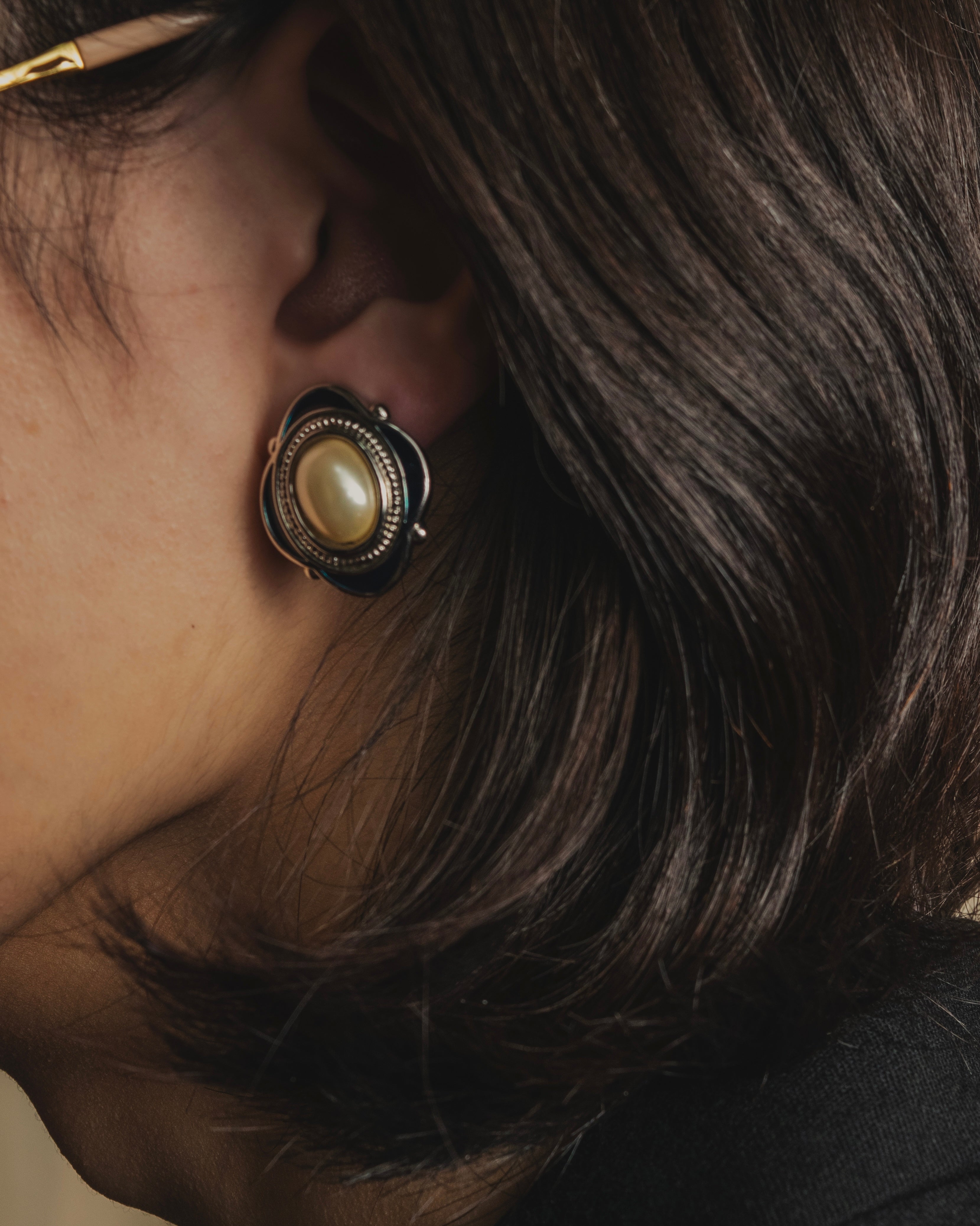 "Burberrys" 80’s–90’s pearl cabochon clip earrings