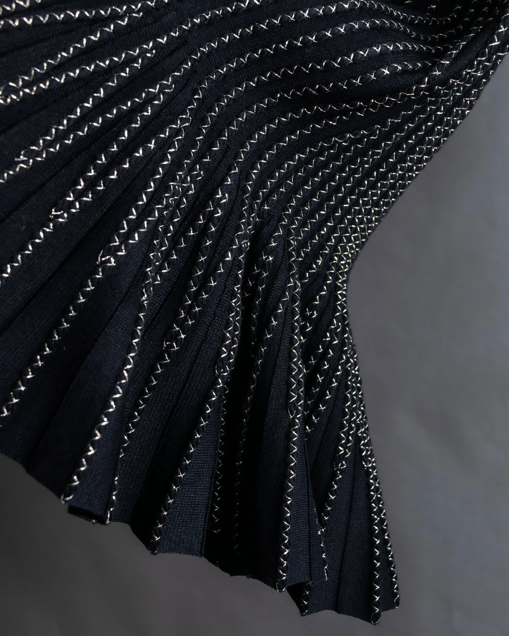 "Alexandar McQueen" Waist-shape detail vertical stitch cardigan