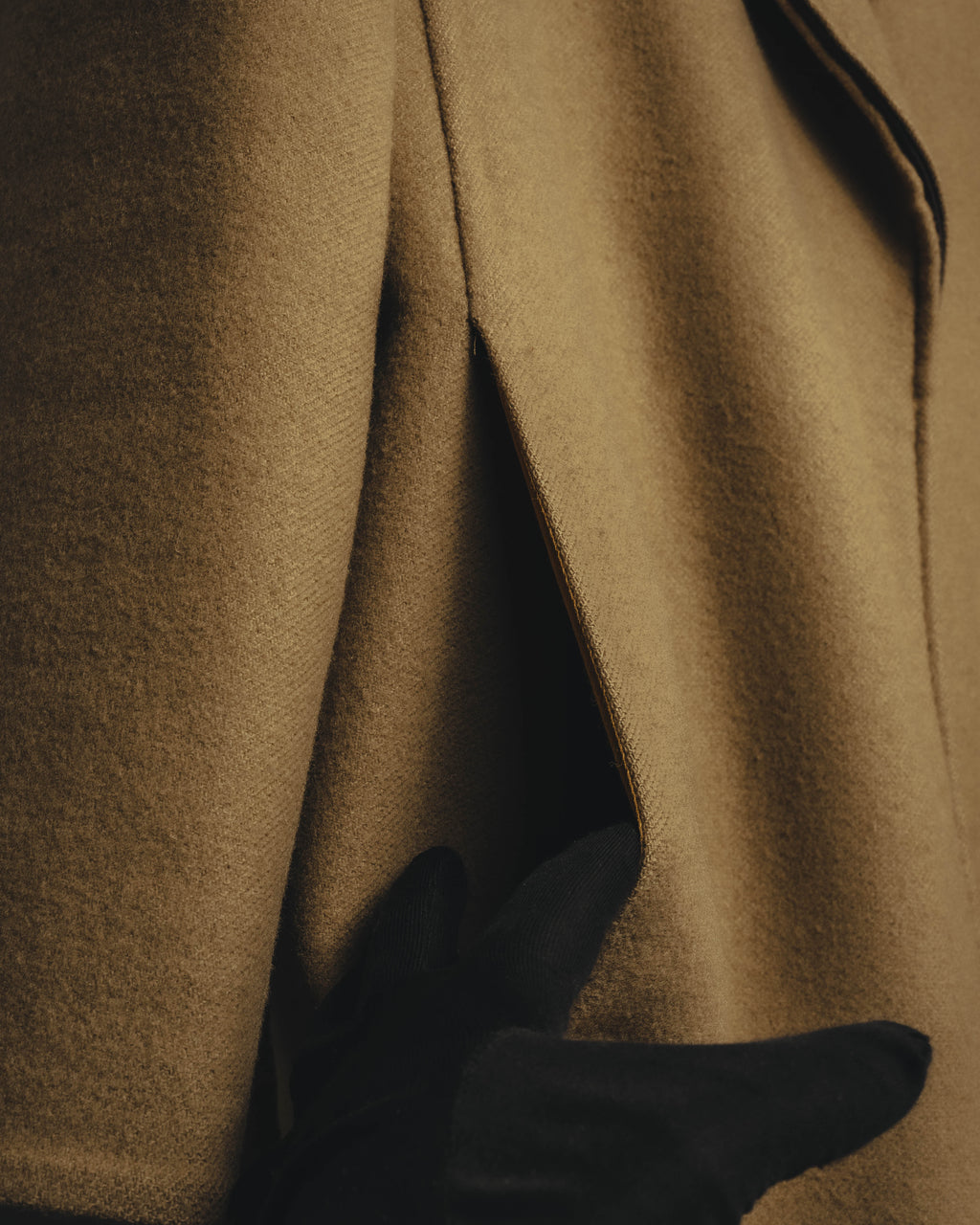 “GUCCI” 00’s-10’s Cashmere-blend leather-trimmed belted long coat