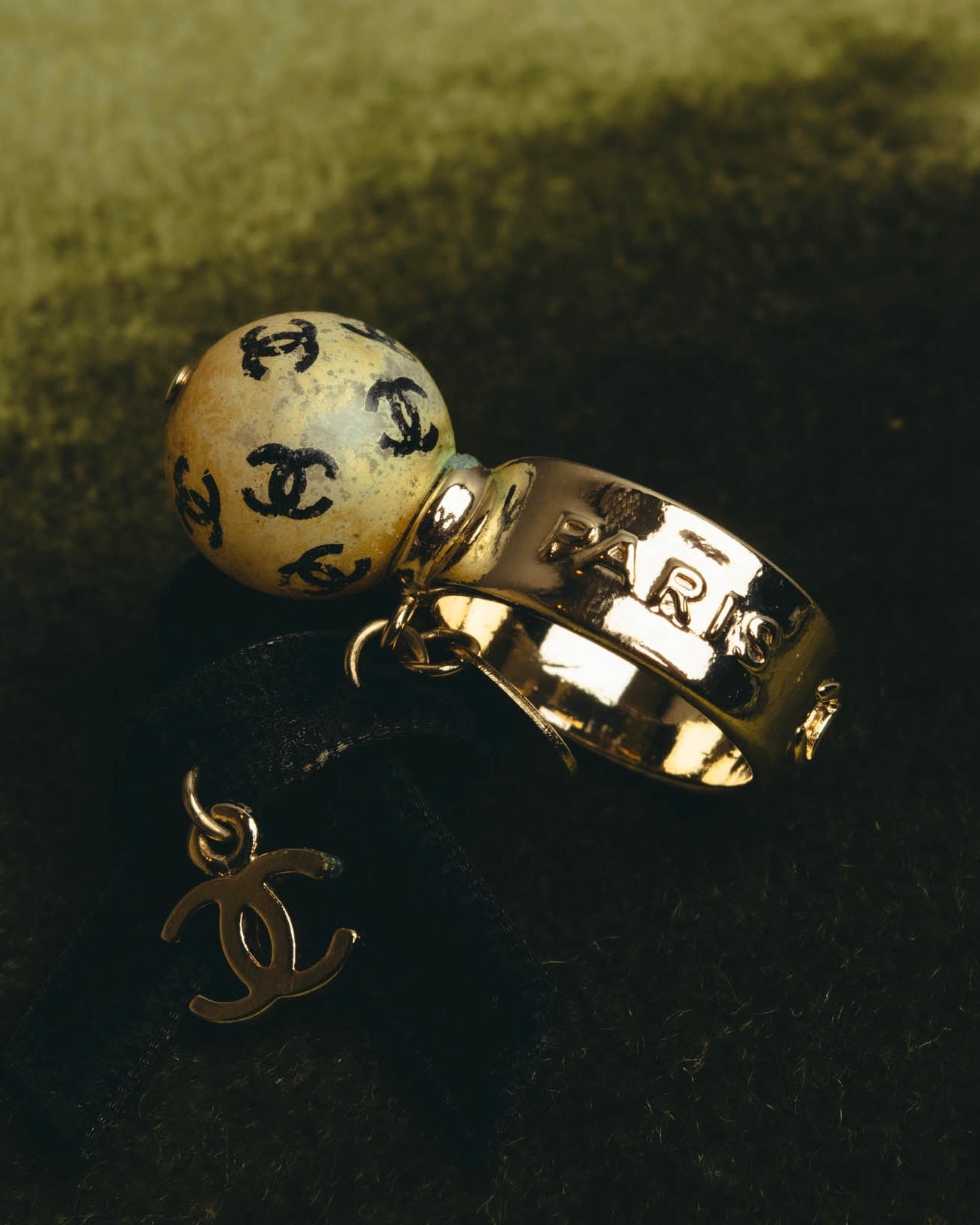 "CHANEL" 00's Playful charm ring
