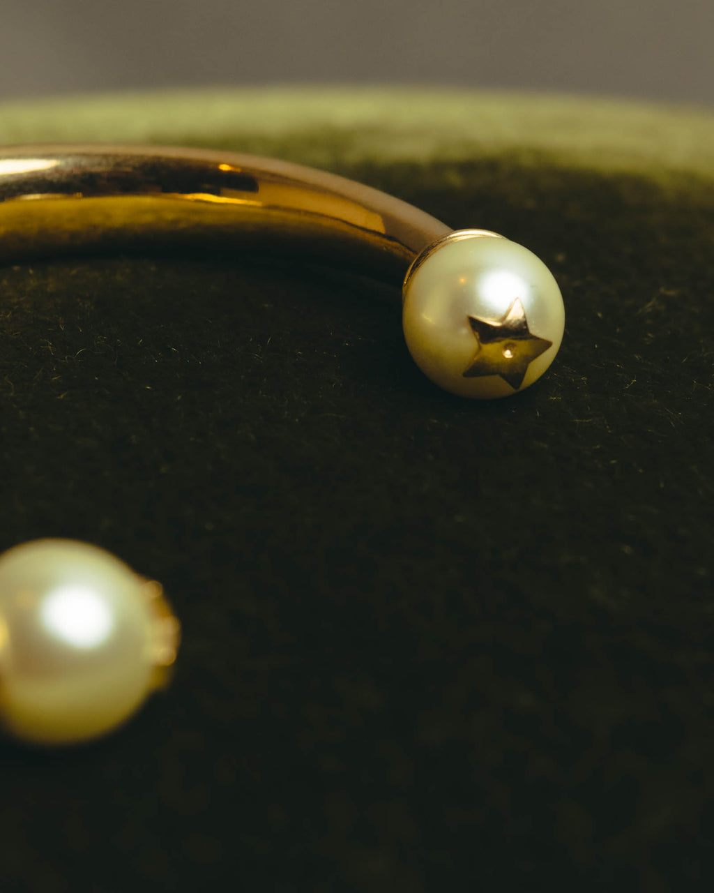 "DIOR" 10's-20's Gold tone pearl star open bangle