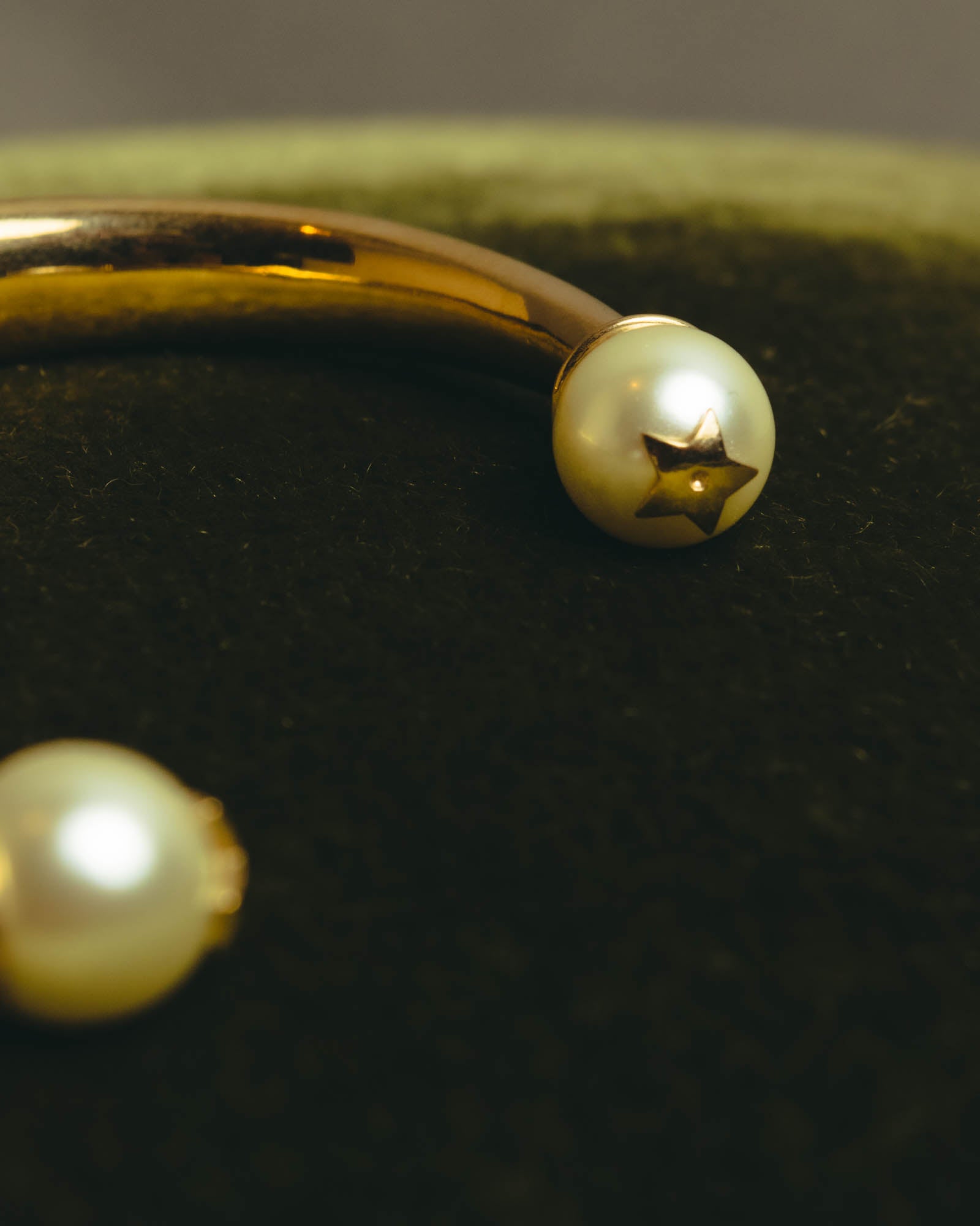 "DIOR" 10's-20's Gold tone pearl star open bangle