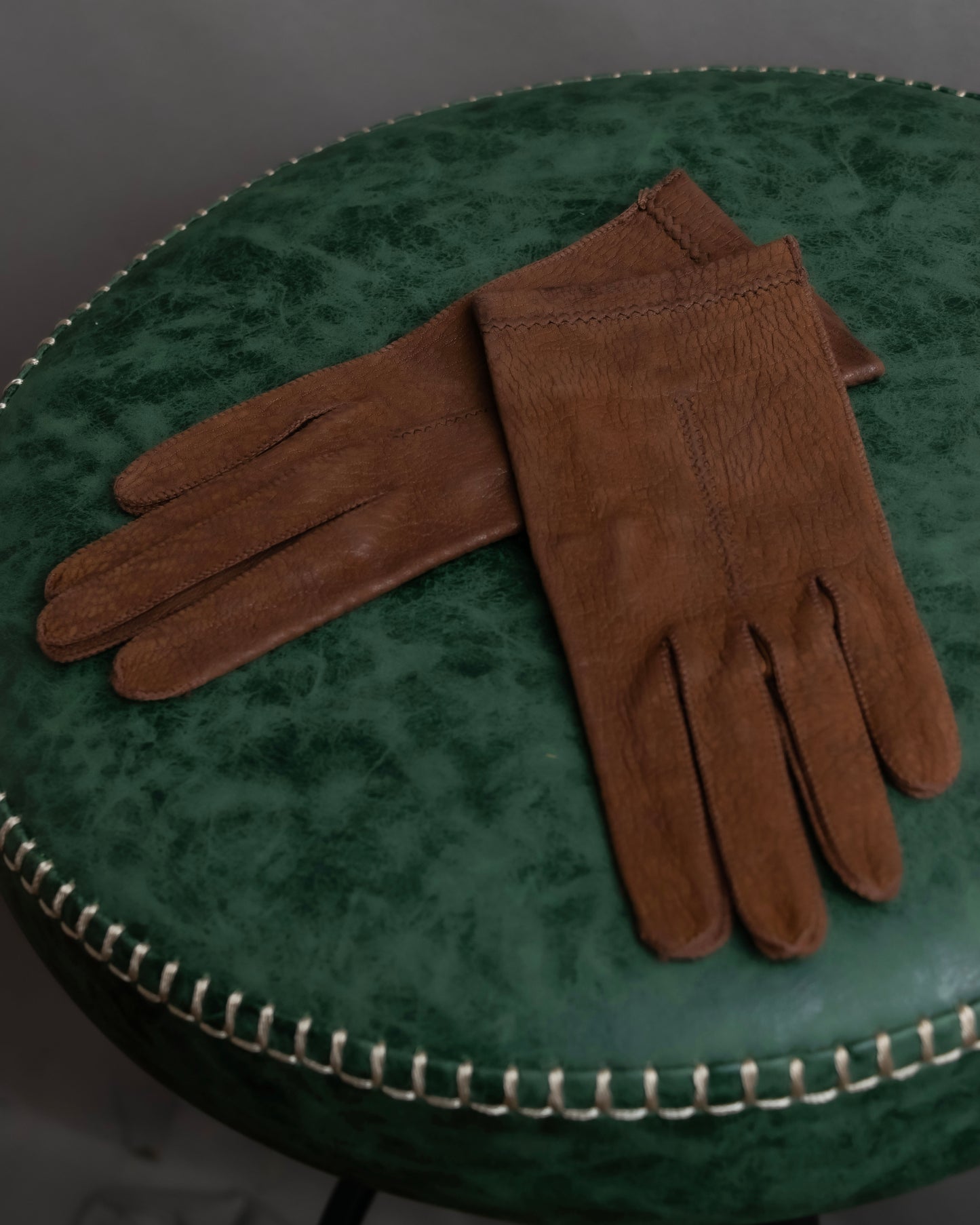 Vintage genuine leather camel brown gloves