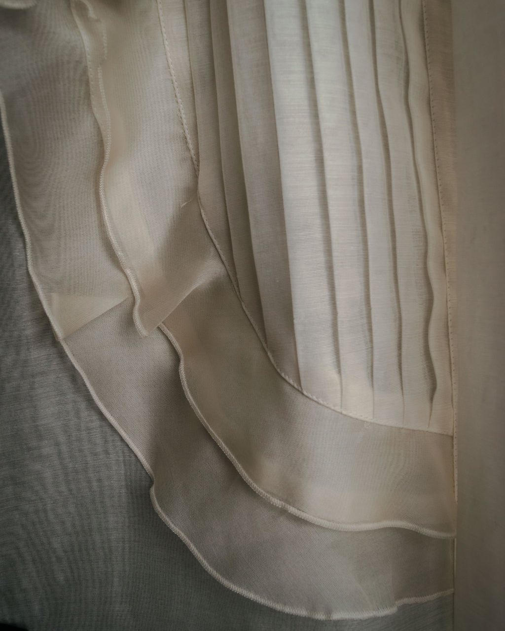 -SPECIAL- “VALENTINO ROMA” 2000’s sheer bow tie ruffled blouse
