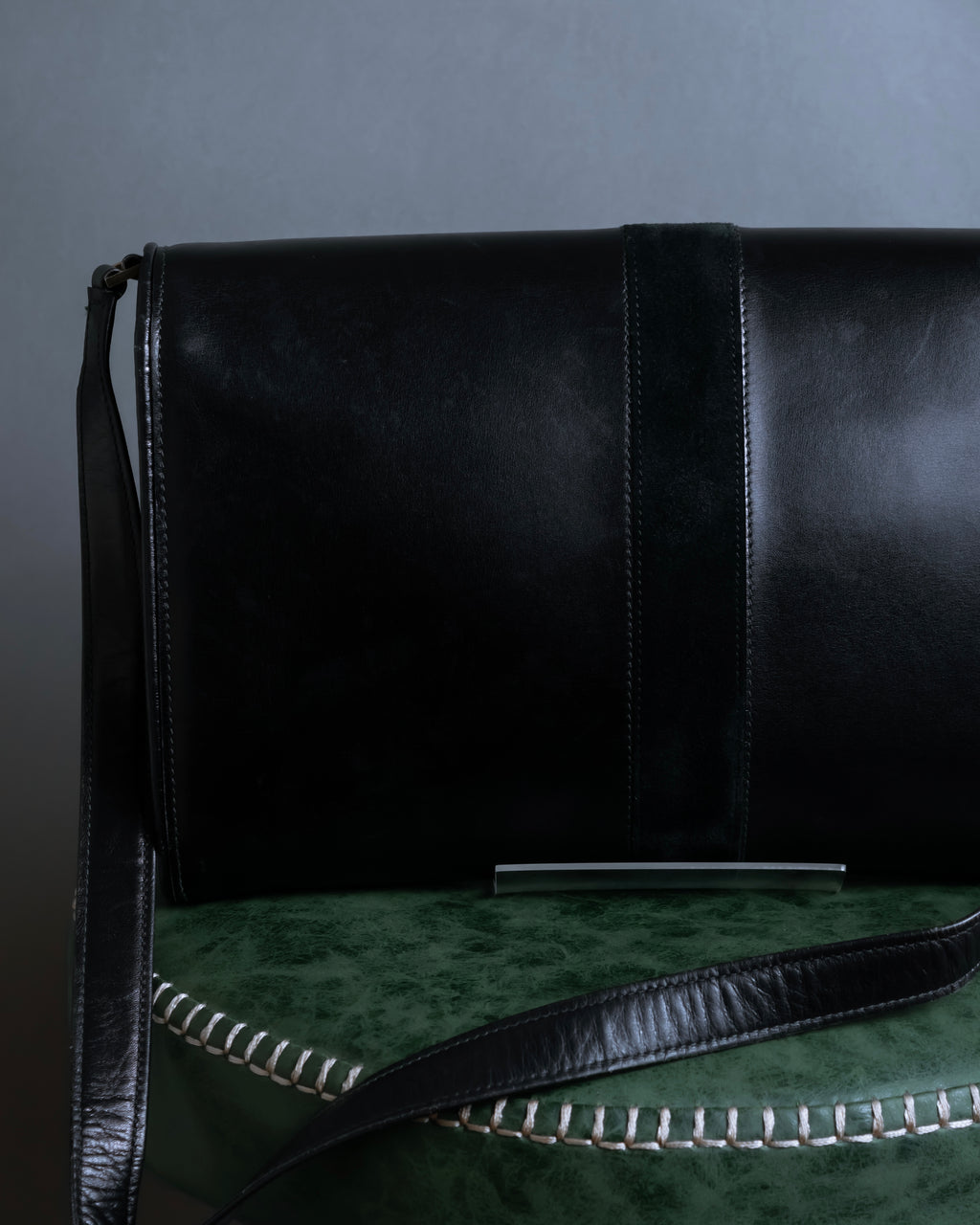 "GUCCI" Saddlery motif crisp design vintage leather shoulder bag