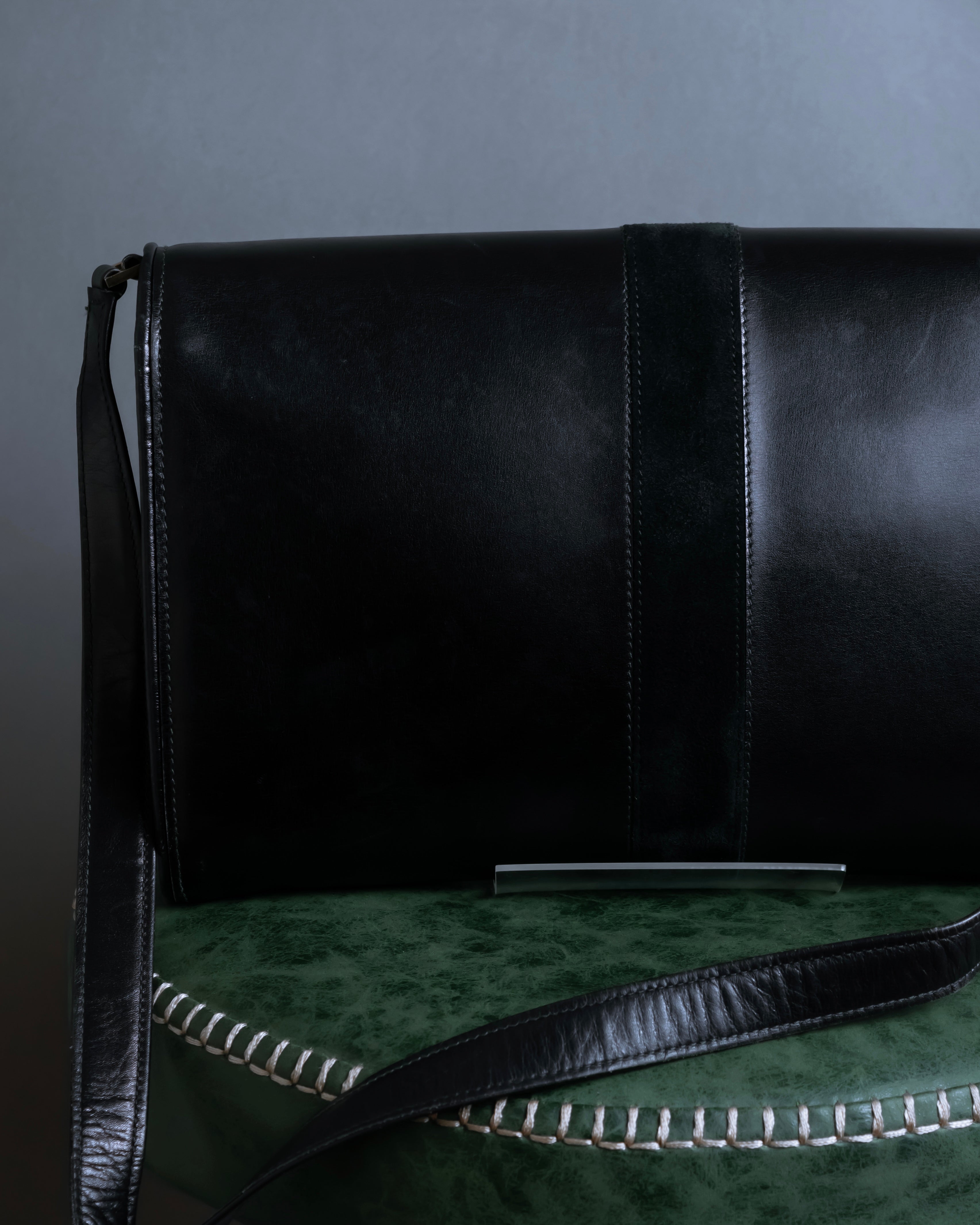 "GUCCI" Saddlery motif crisp design vintage leather shoulder bag