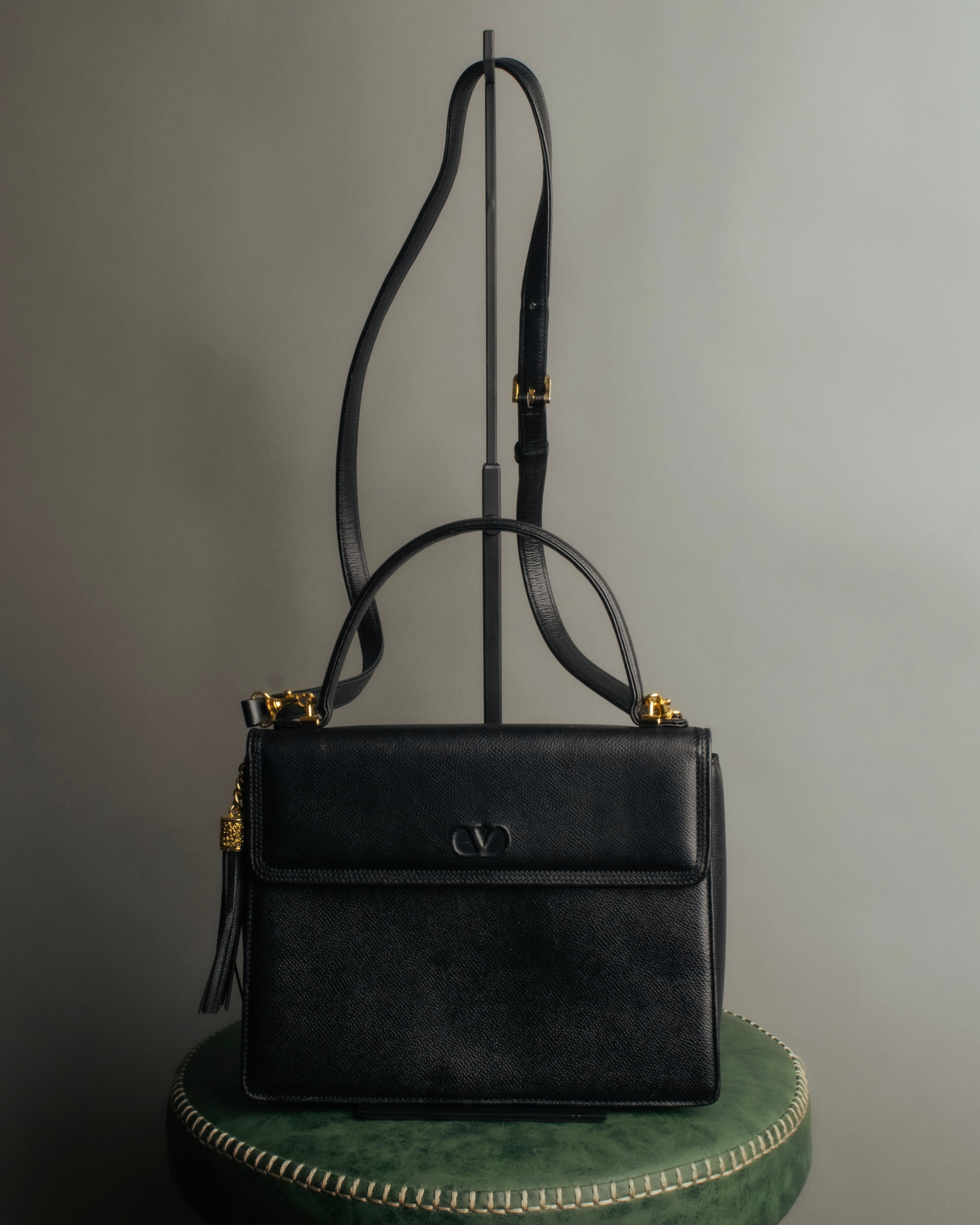 Valentino Garavani” 90's-00's Structured V logo leather handbag – MOOD