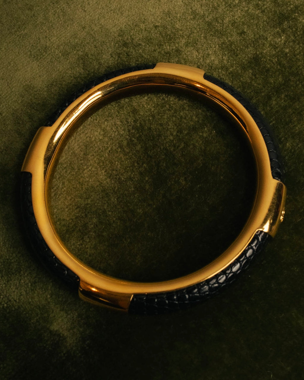 “GUCCI” 00's Python embossed hinged bangle