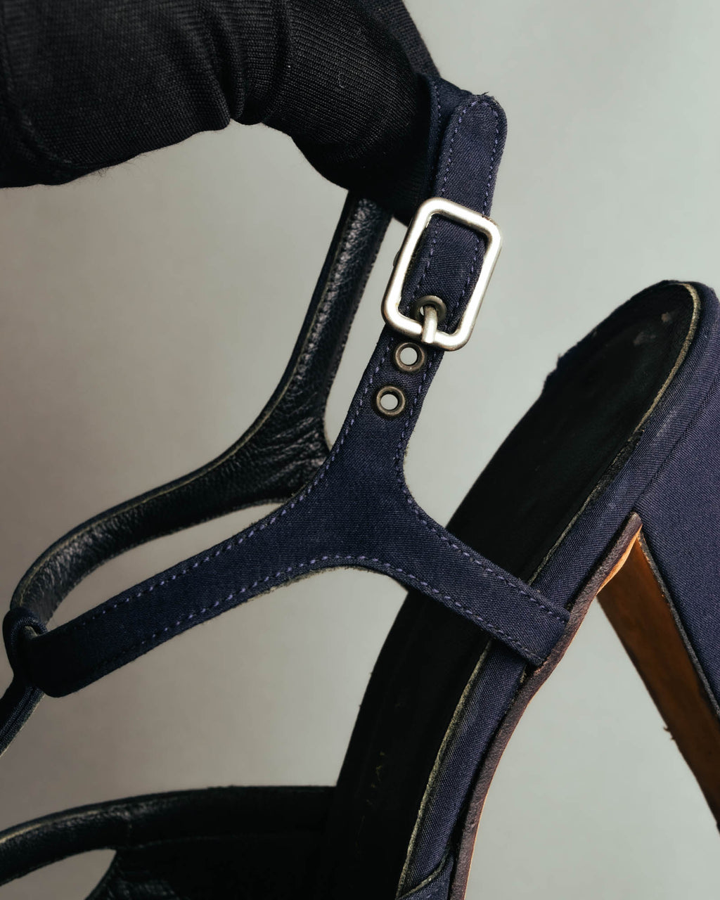 "PRADA" 90's-00's Dark navy t-strap pumps