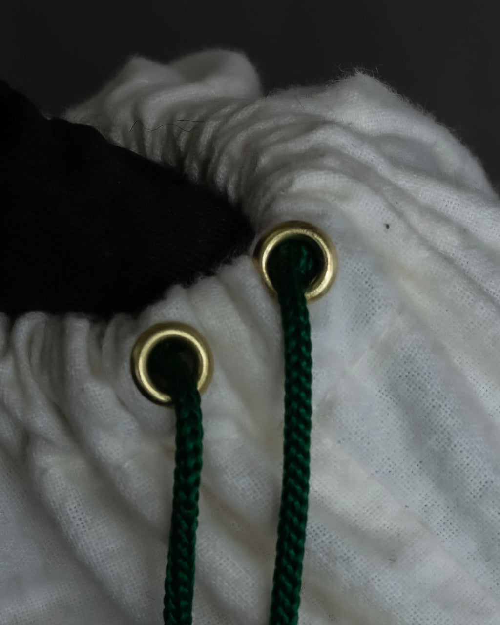 "GUCCI" Aristocratic crest charm suede shoulder bag