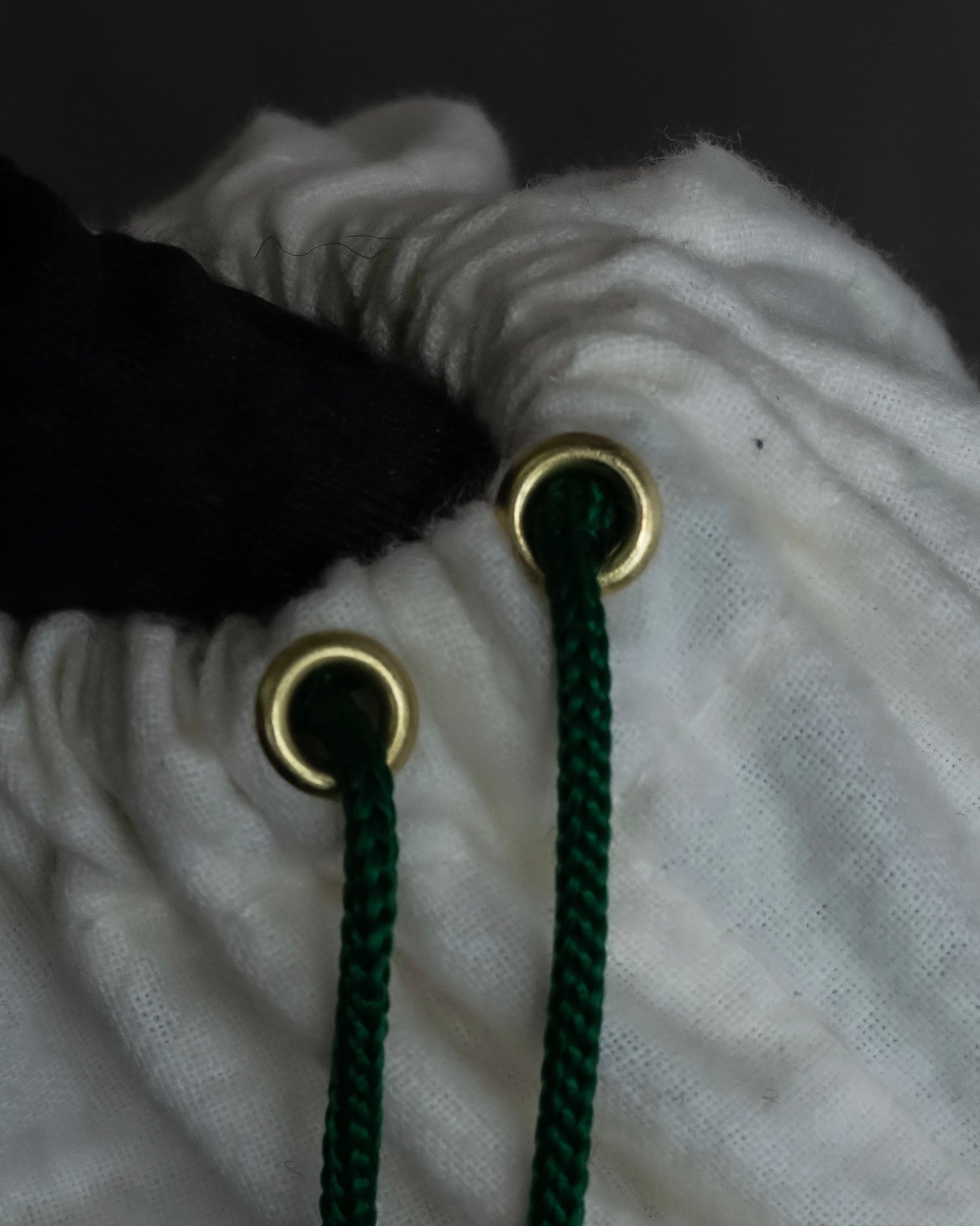 "GUCCI" Aristocratic crest charm suede shoulder bag