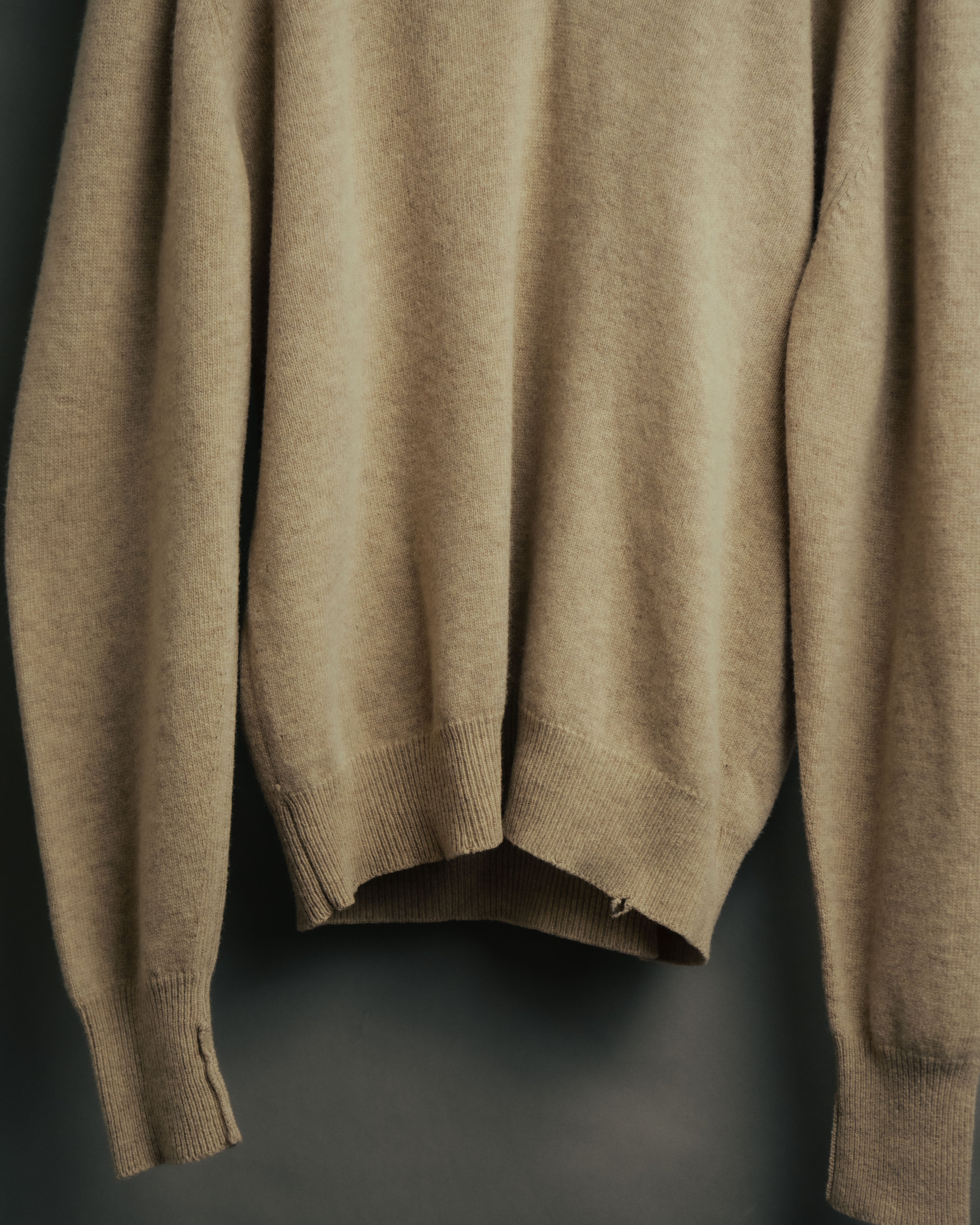 -MOOD Vintage Collections-
80’s-90’s V-neck lambswool knit