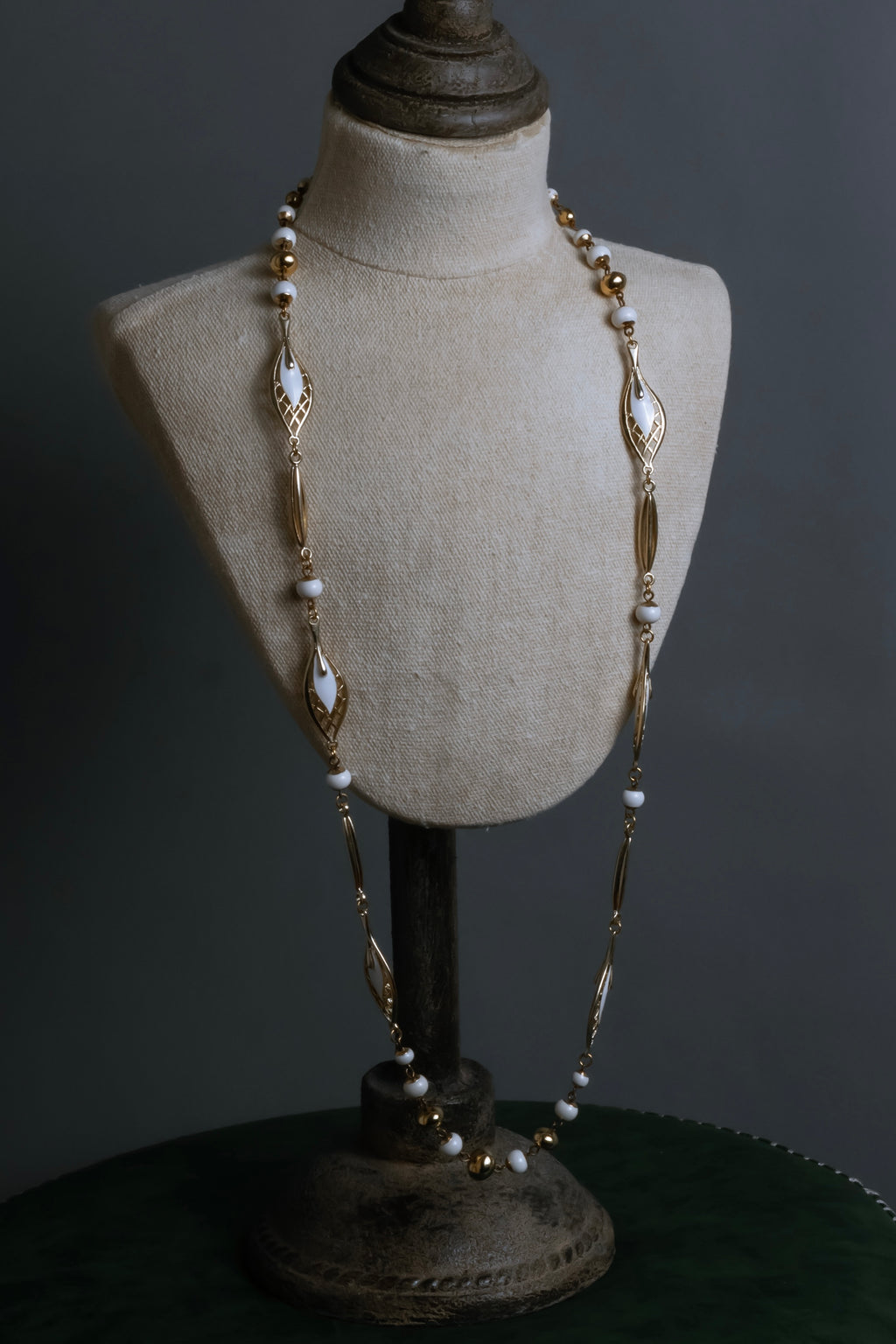 "BALENCIAGA" Leaf motif bijou santoire necklace