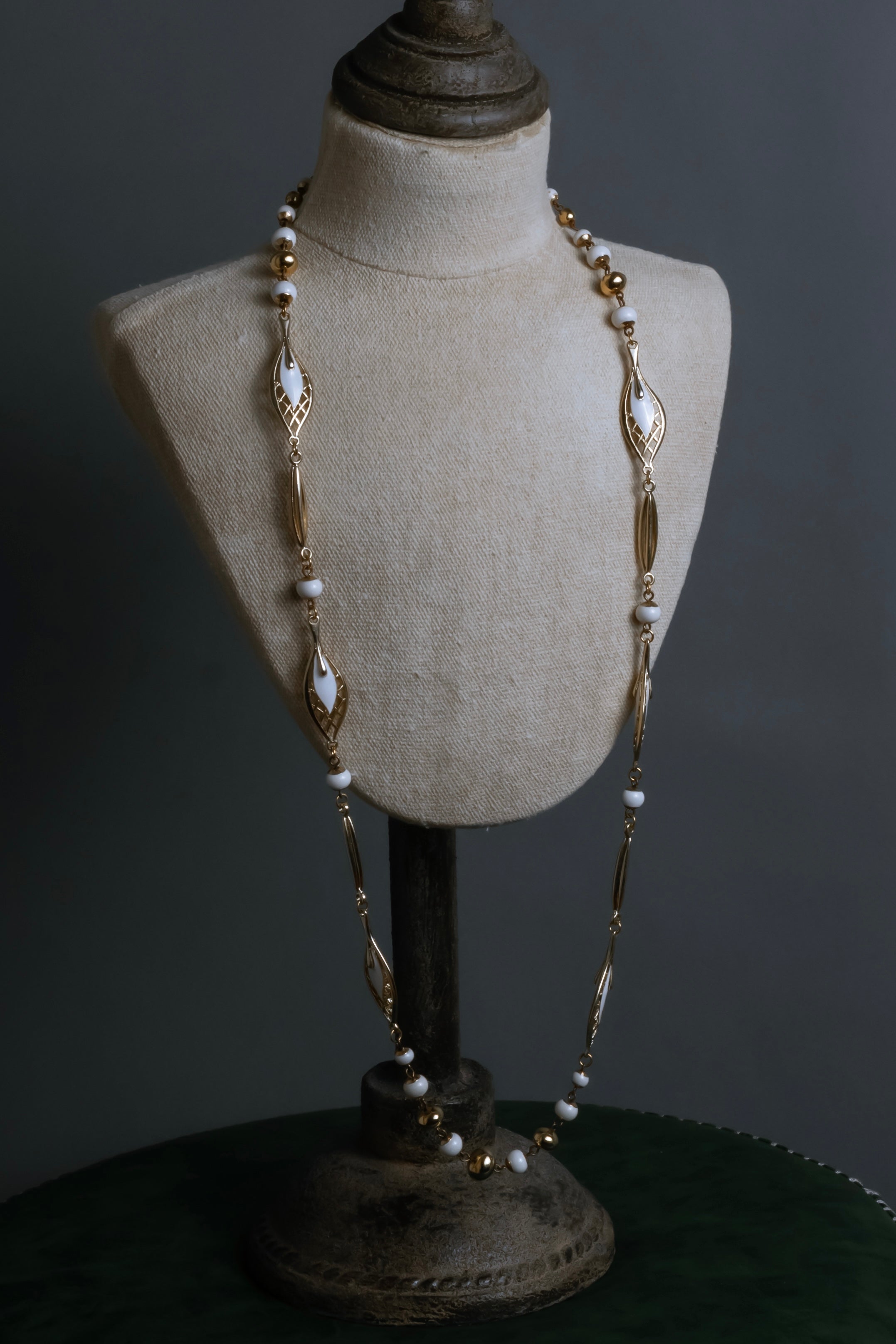 "BALENCIAGA" Leaf motif bijou santoire necklace