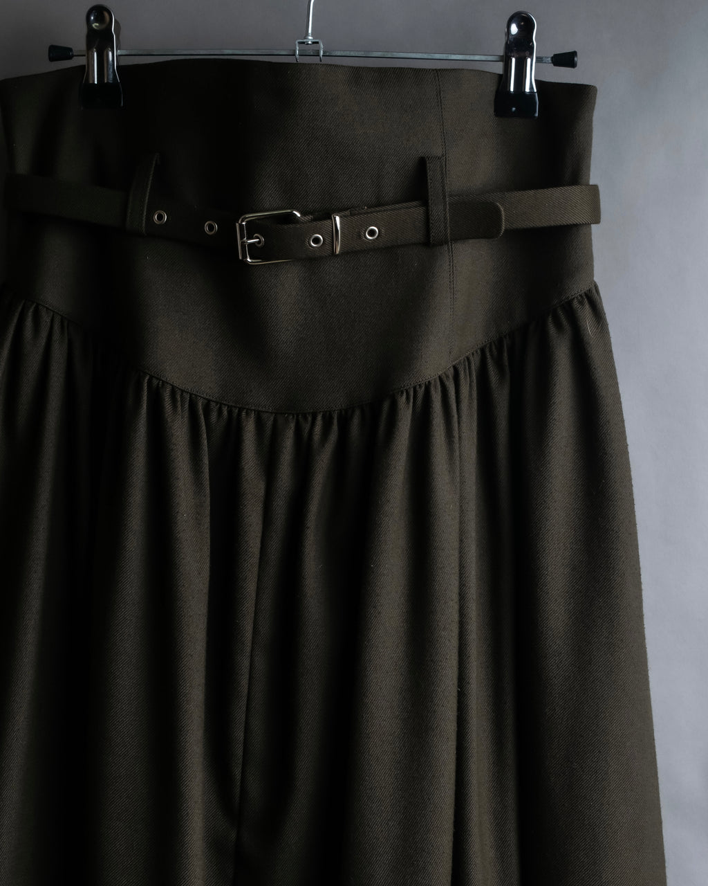 "SUPPORT SURFACE" Belted gather design flare long skirt