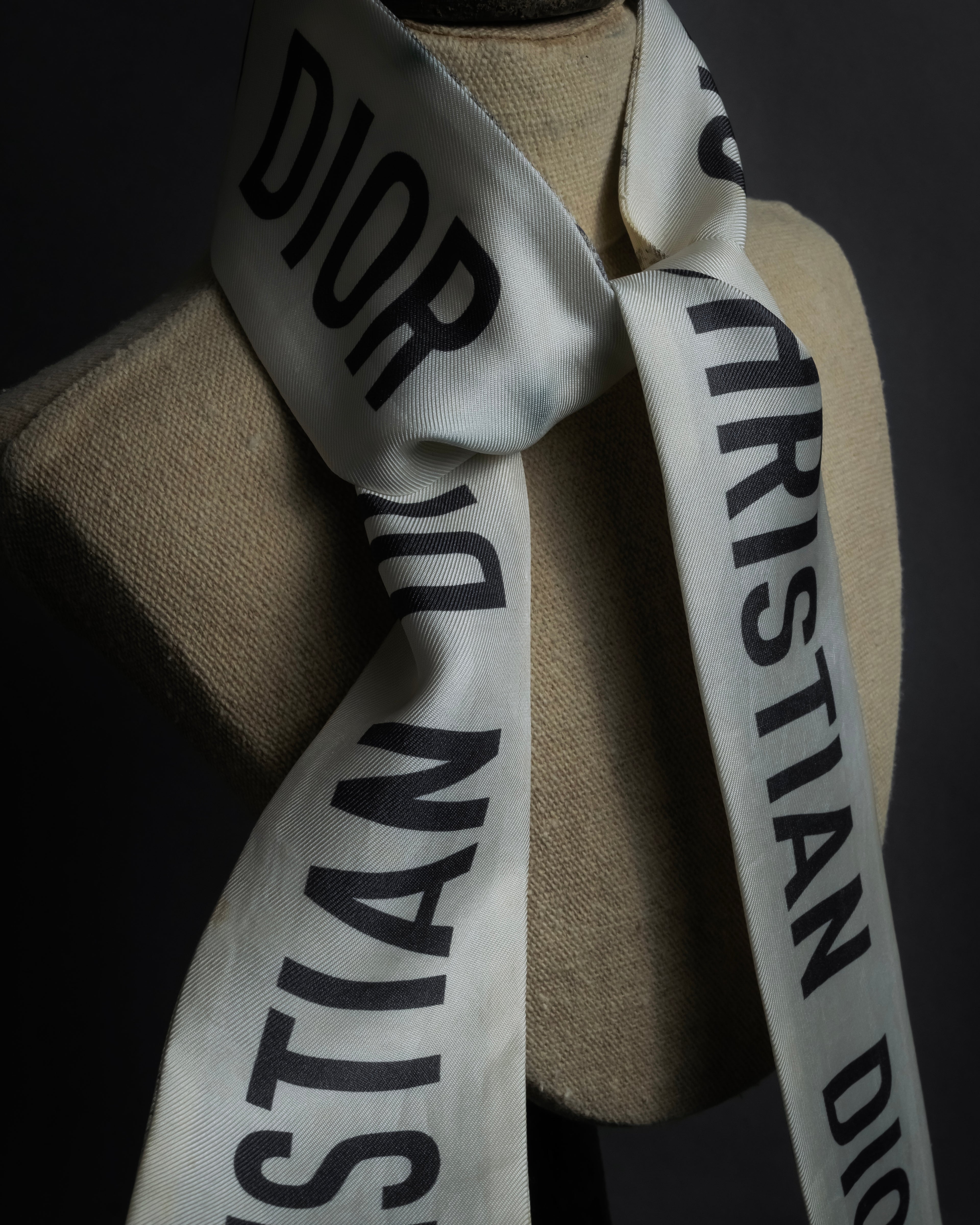 -MOOD Christmas Collection-
"Dior" Maria Grazia Chiuri Toile de Jouy motif silk scarf