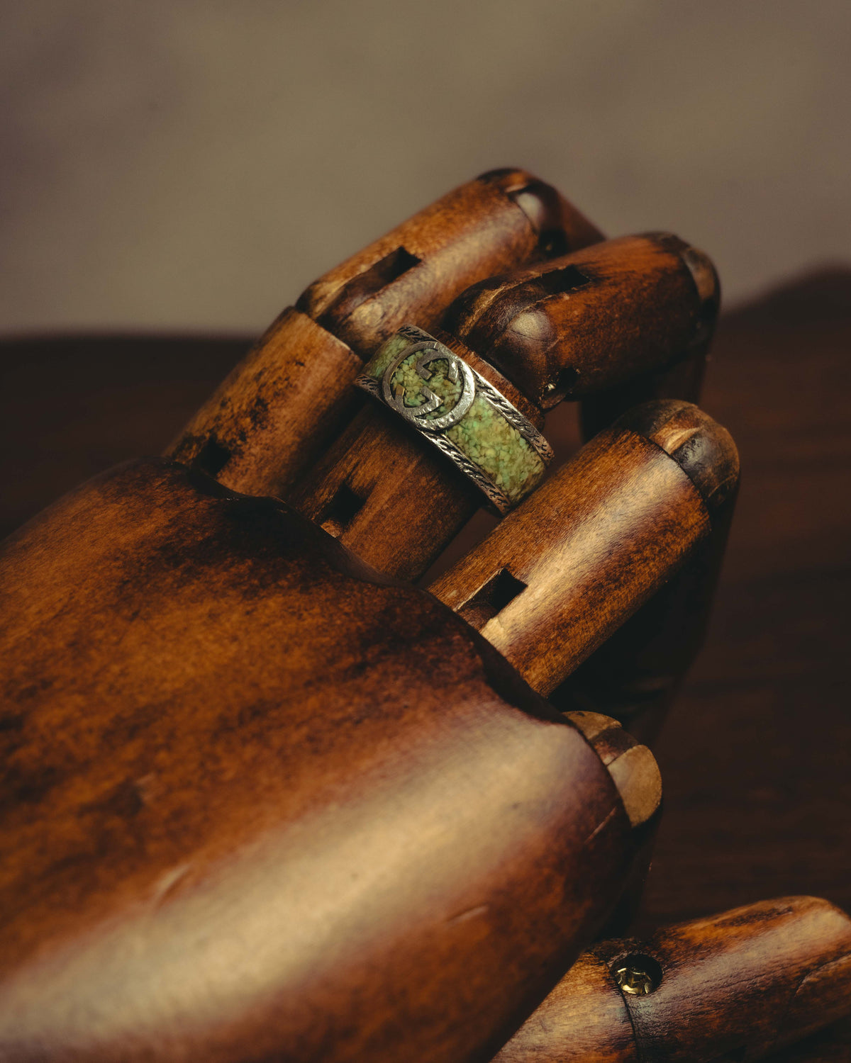 "GUCCI" 20's Ornate green inlay wide band ring