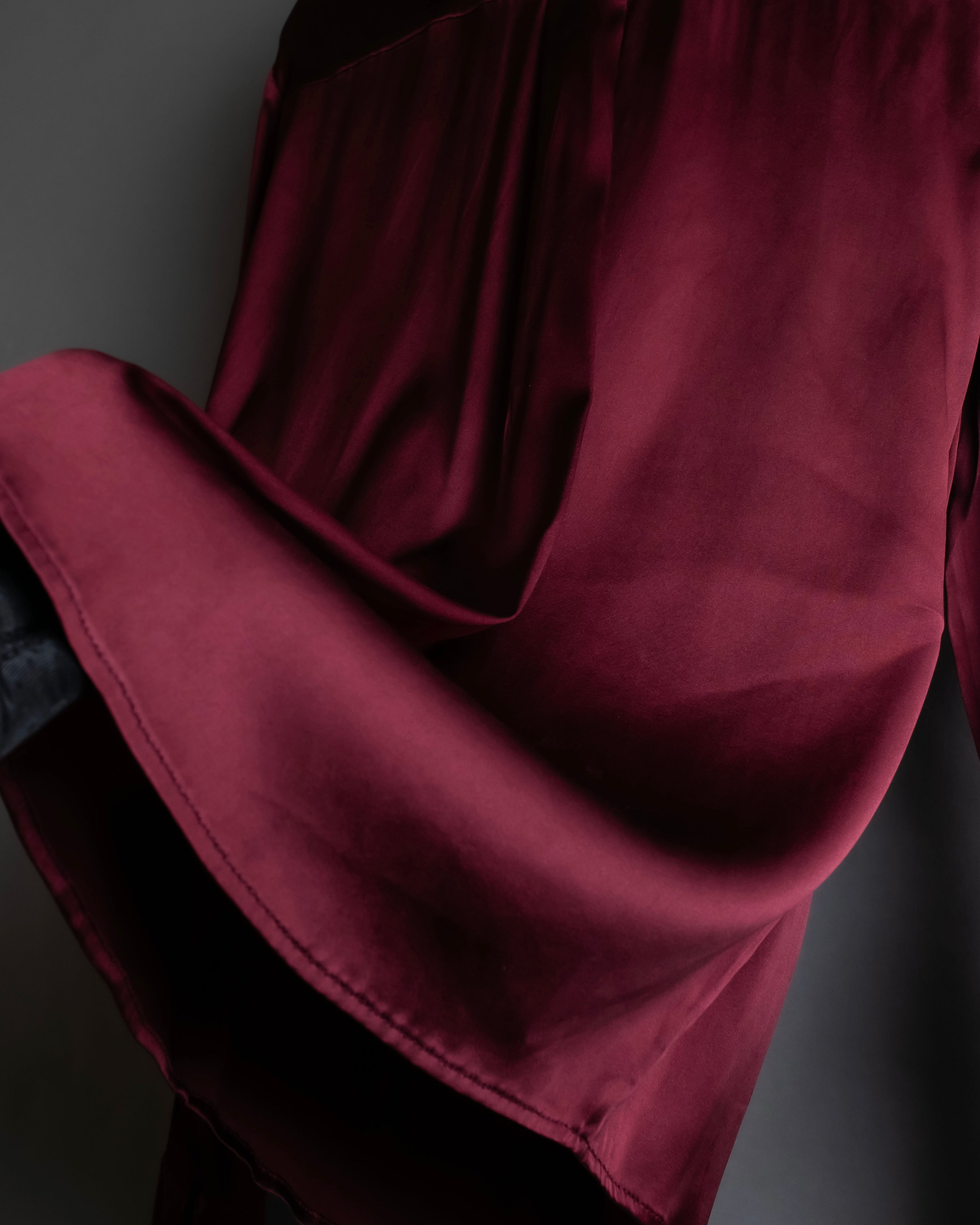 "GUCCI" Beautiful burgundy color silk bowtie shirt