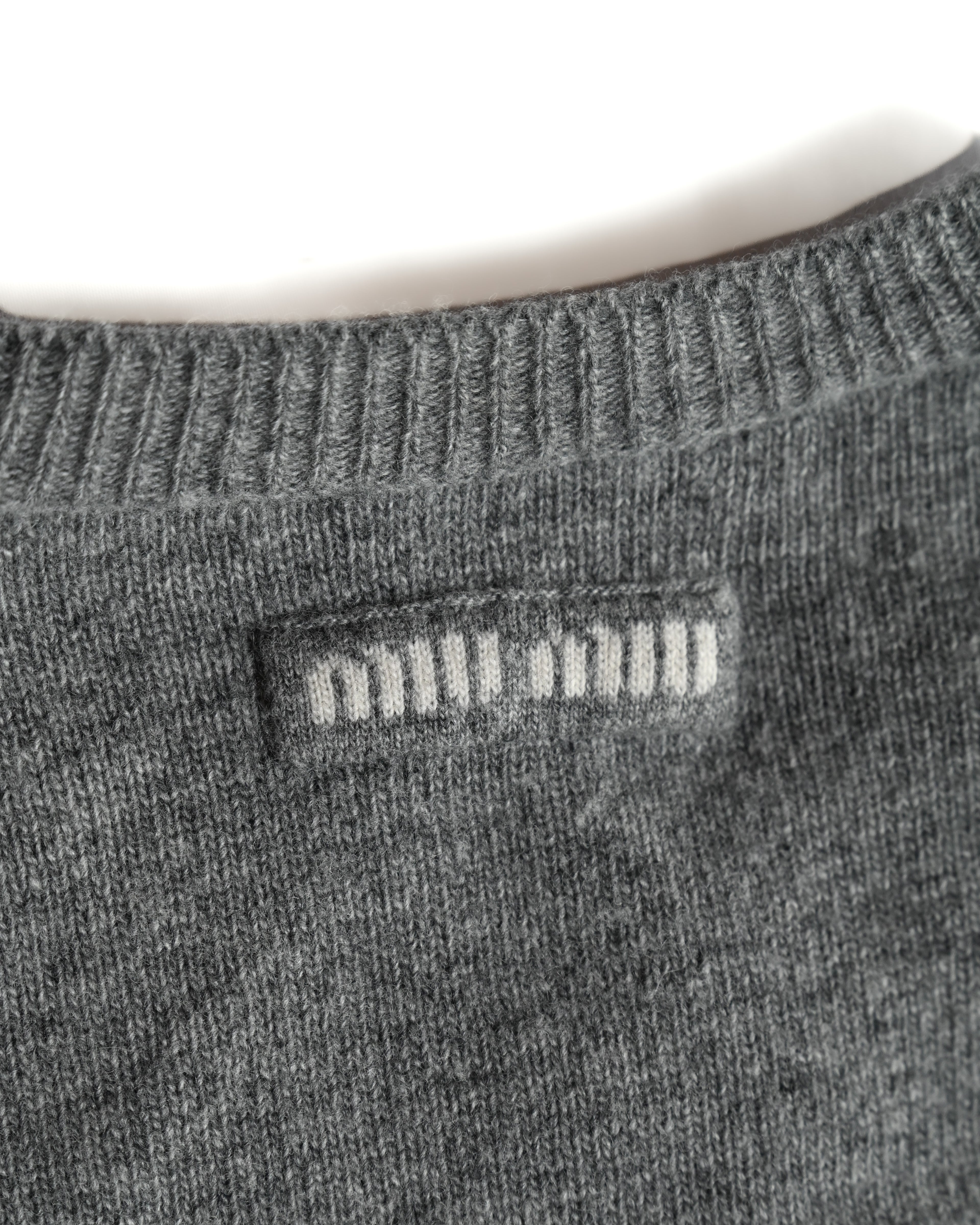MIU MIU
/ Back Logo Cut Off Short Knit Sweater Gray