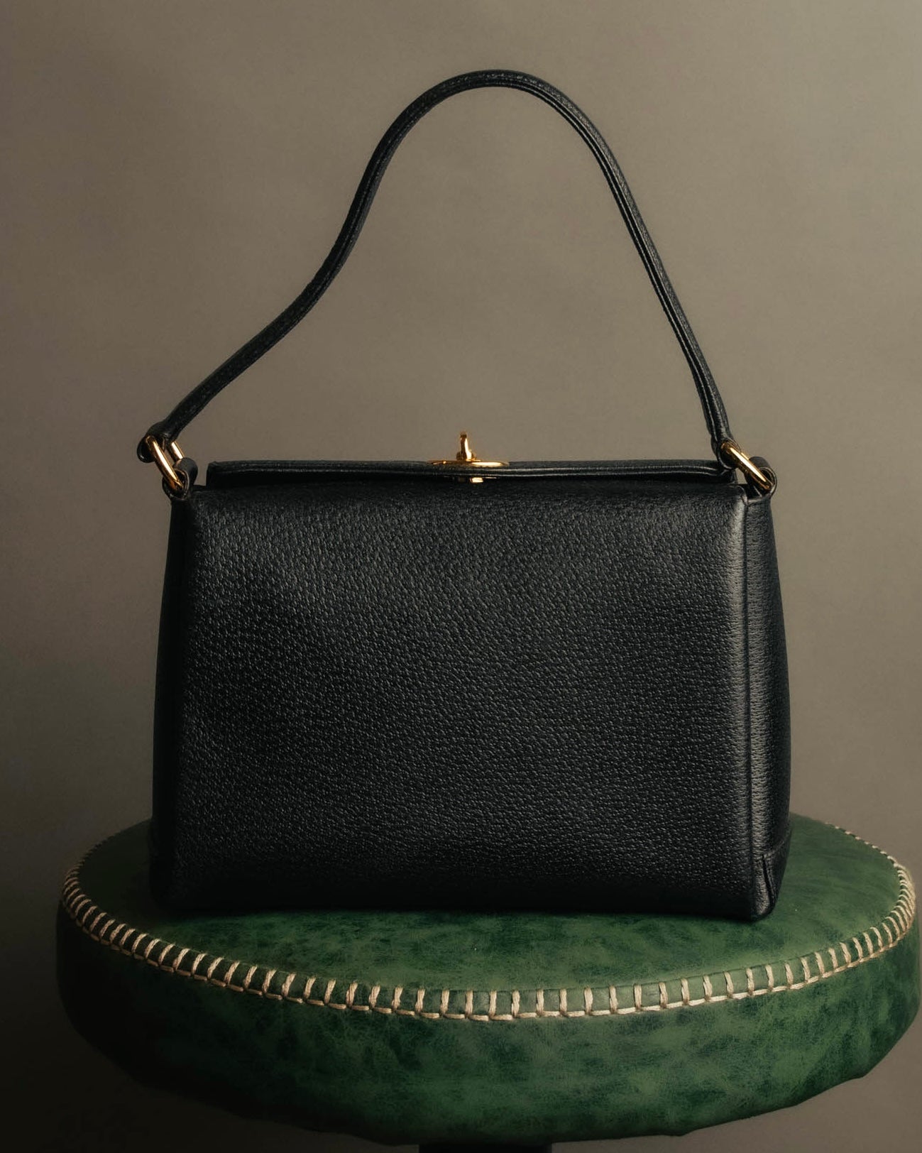 -SPECIAL- “GUCCI” 70’s-80’s Pigskin leather turn lock handbag