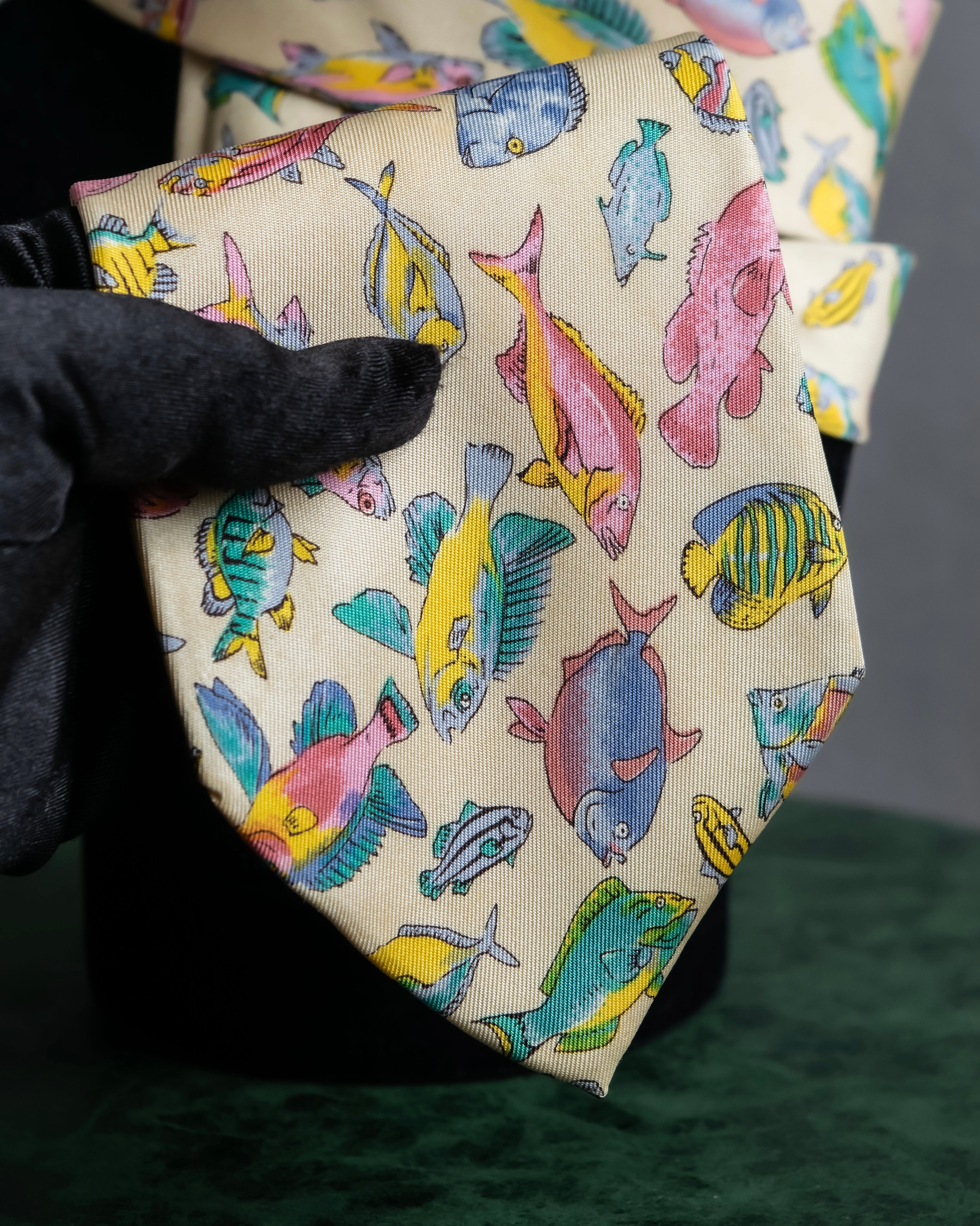 "GUCCI" Colorful fish motif silk neck tie