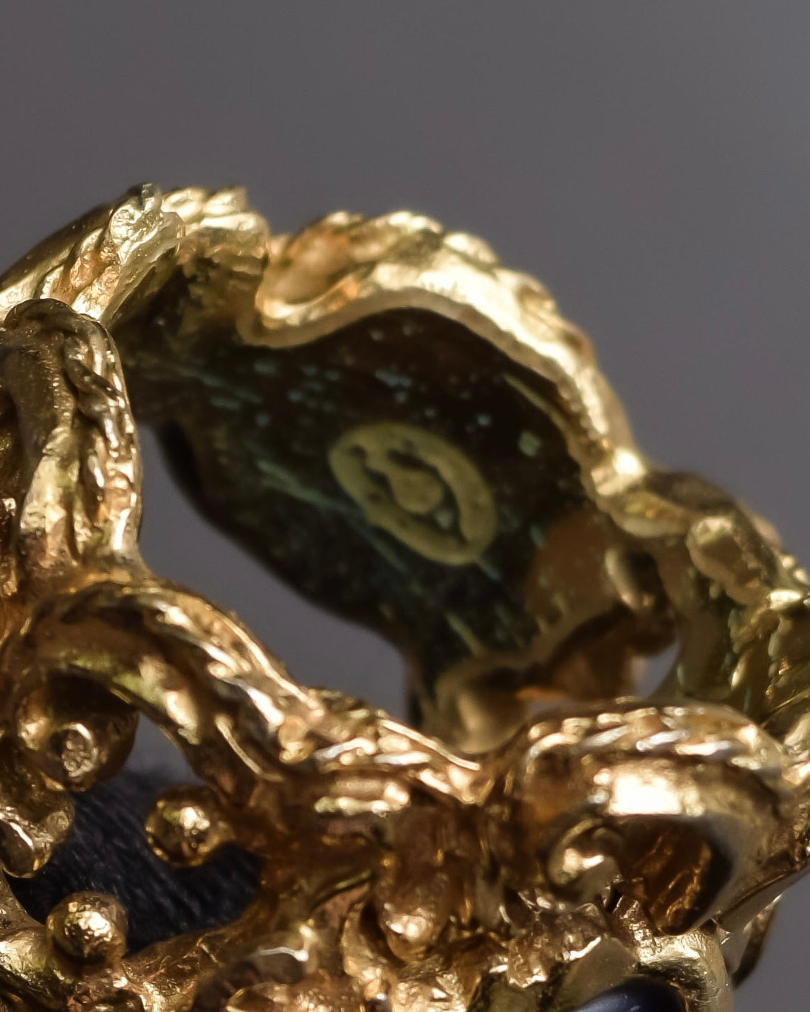 "CHANEL" 90's Baroque carving design gold ring