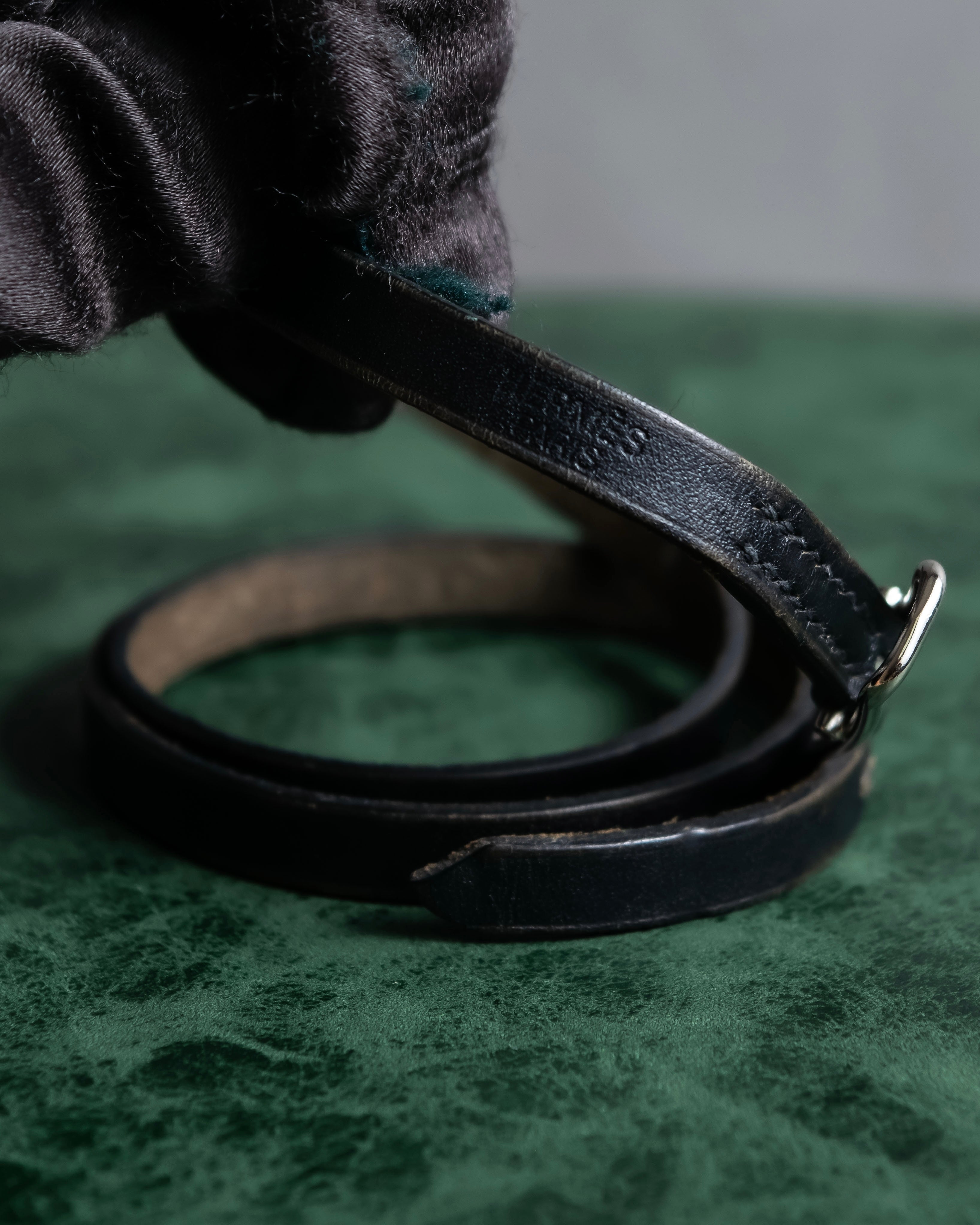 "HERMES" Single pin buckle leather narrow bracelet