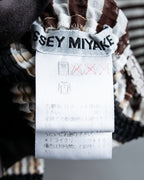 “ISSEY MIYAKE” pleats designed no sleeves high neck top