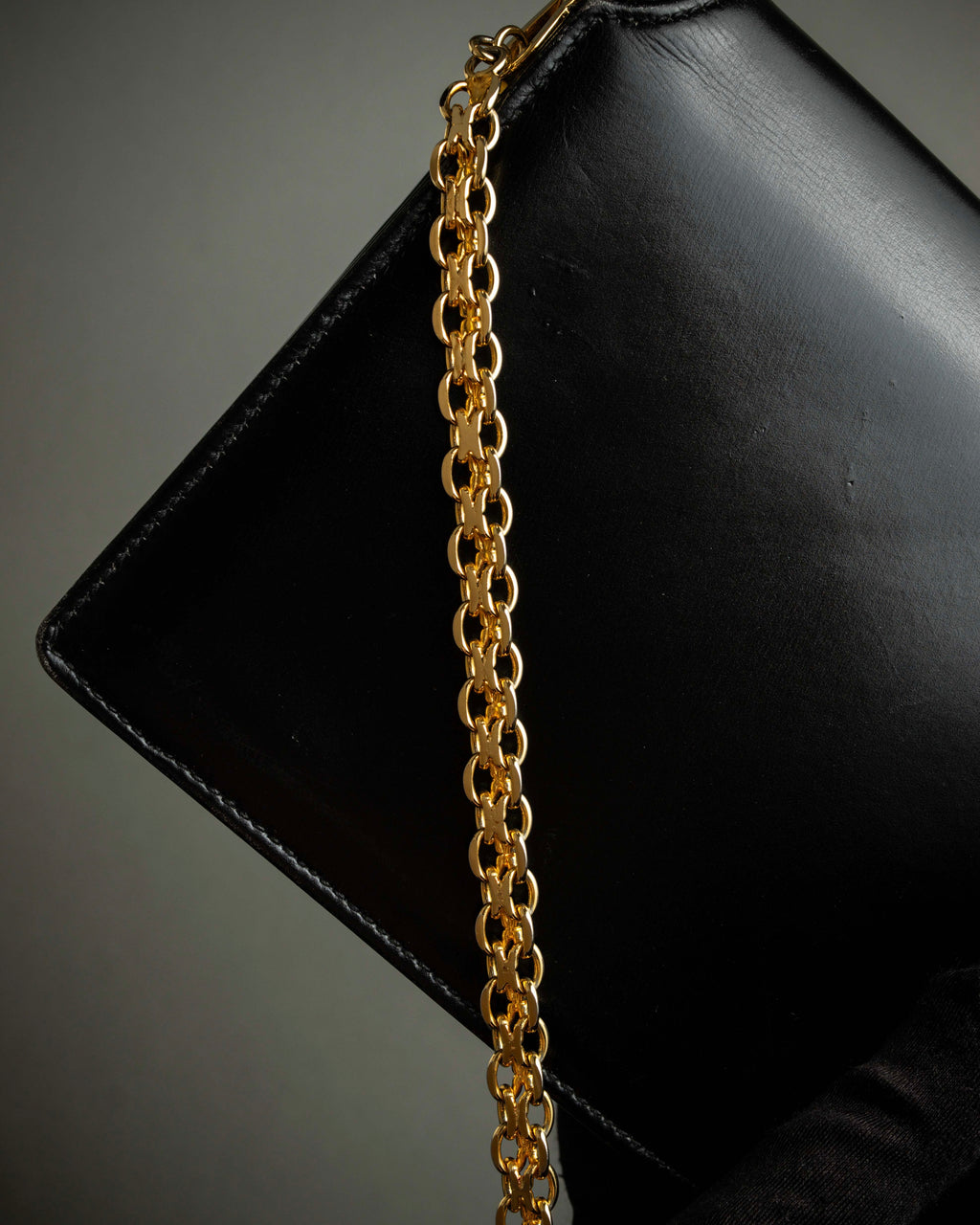 "GUCCI" Filigree vintage design chain shoulder leather bag