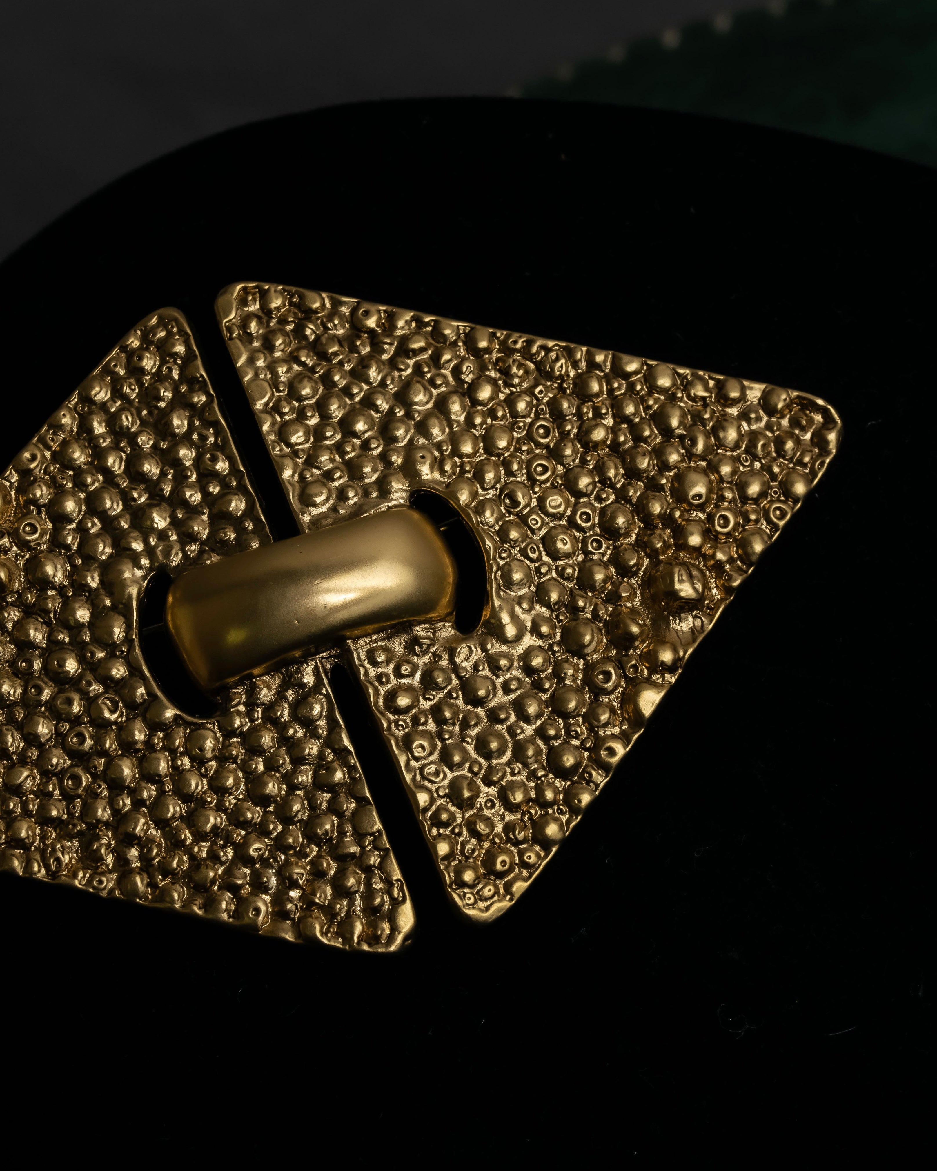 "YVES SAINT LAURENT" Granular texture diamond gold brooch
