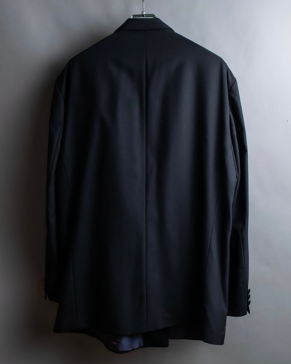 “INCOGUITO“ Shiny peak lapel double breasted tailored jacket