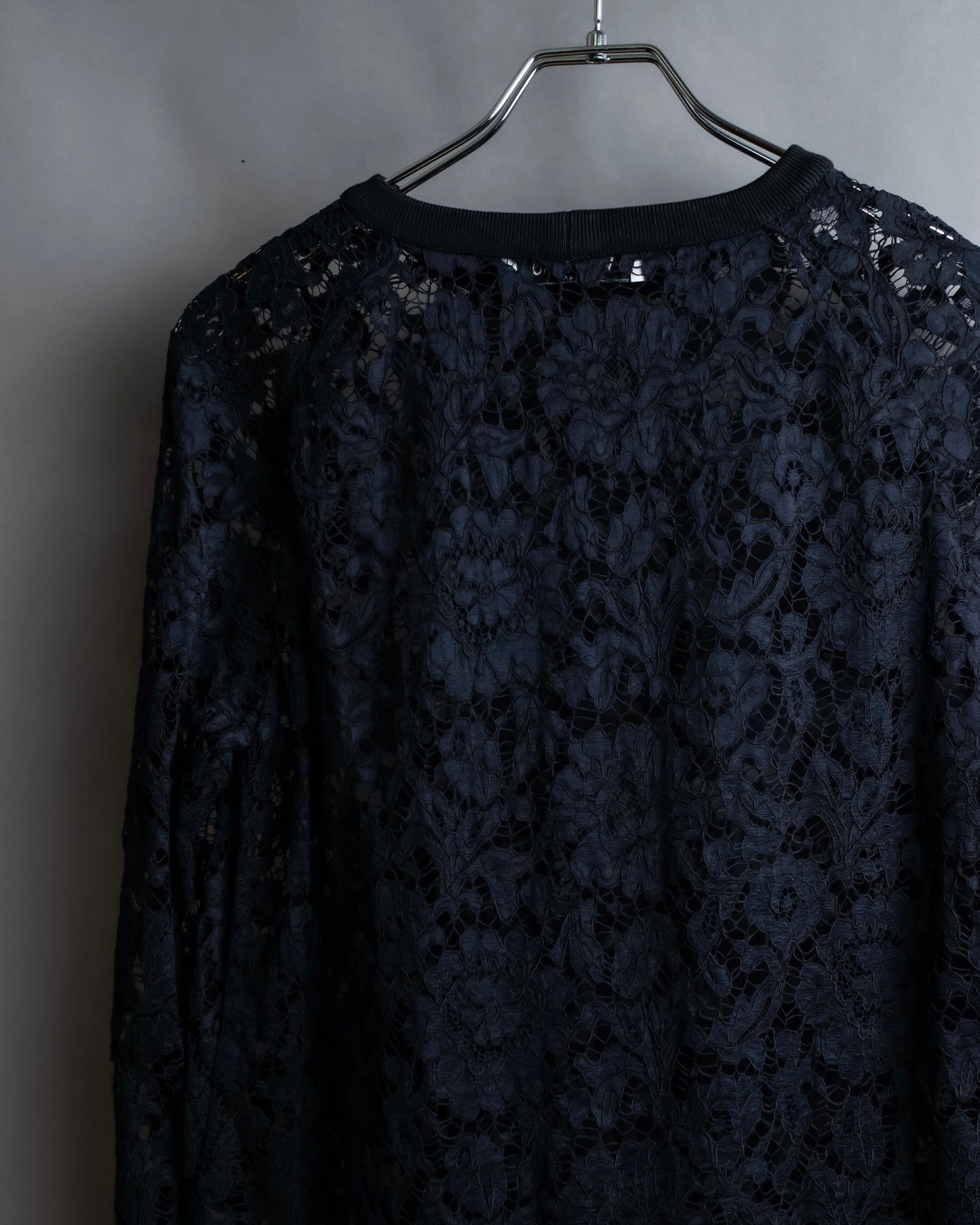 "VALENTINO" Floral lace design trimmed pullover