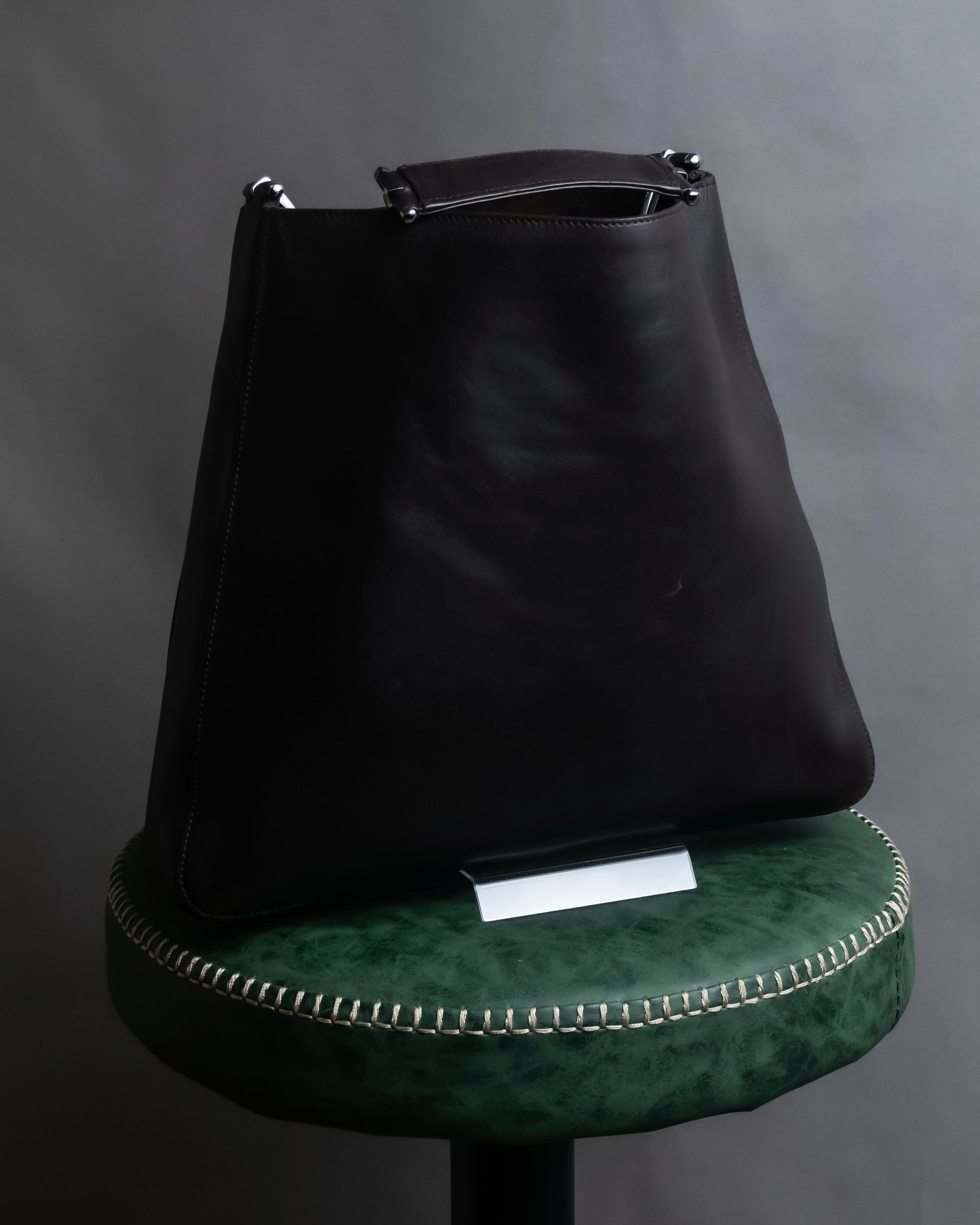 "GUCCI" Metal handle detail brown leather bag