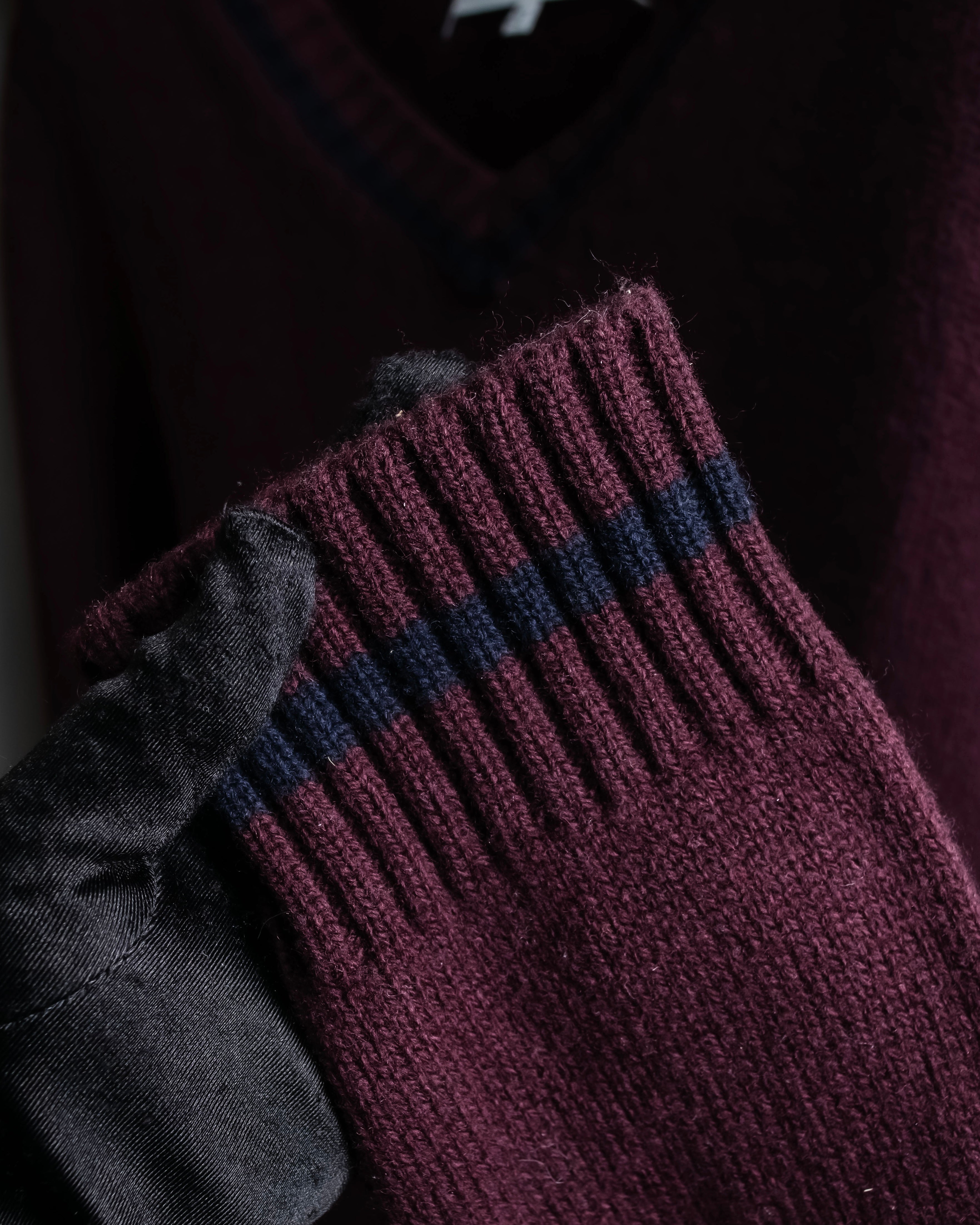 "MAISON MARGIELA"
20AW burgundy color V-neck knit