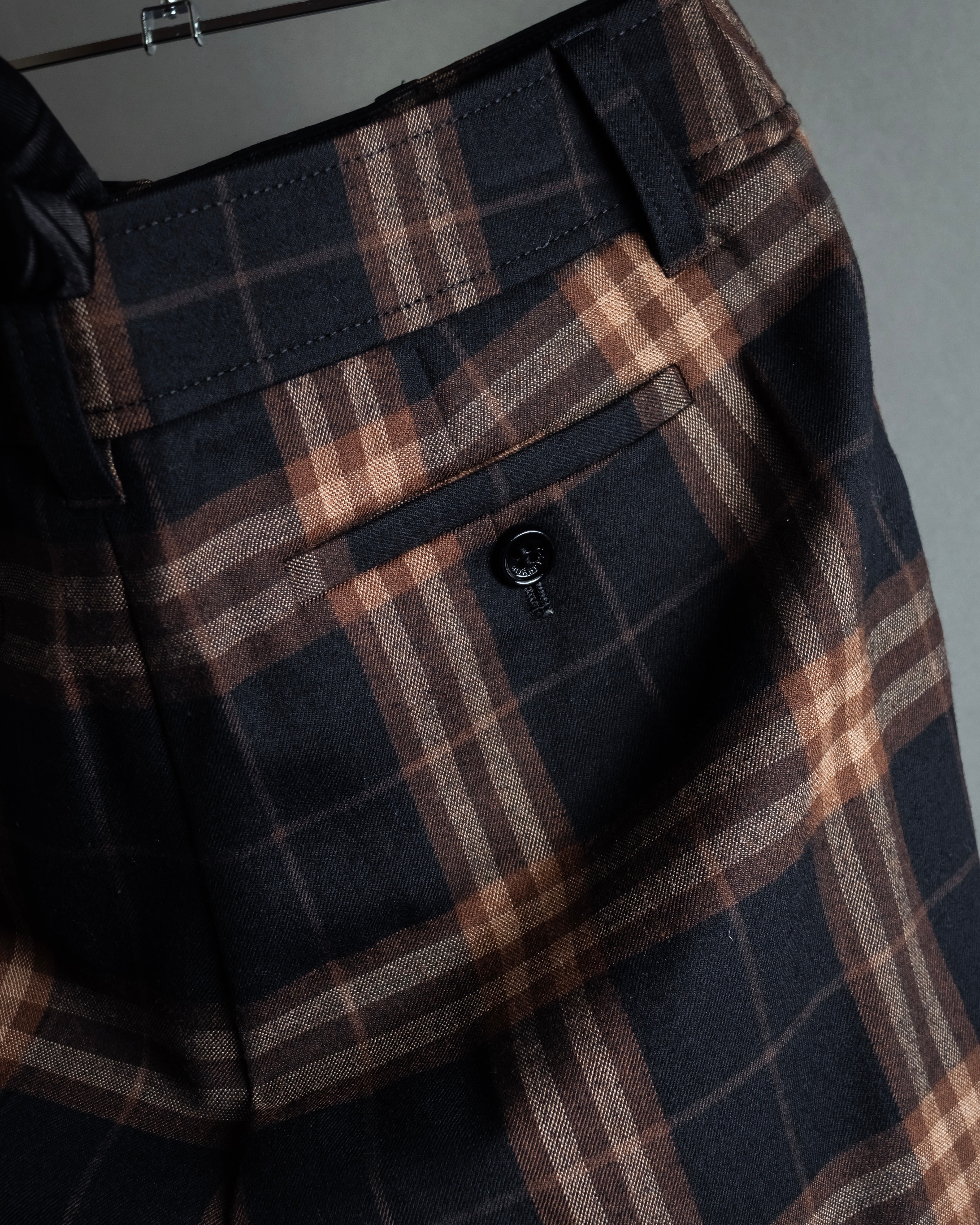"BURBERRY" Decorative button design check pattern short pants