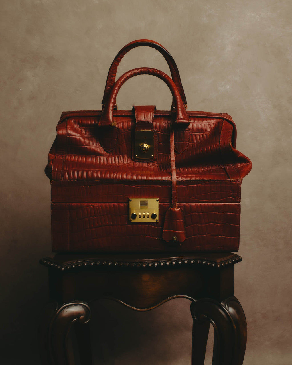 -SPECIAL- “Giorgio Armani” 90’s-00’s Crocodile embossed leather frame bag