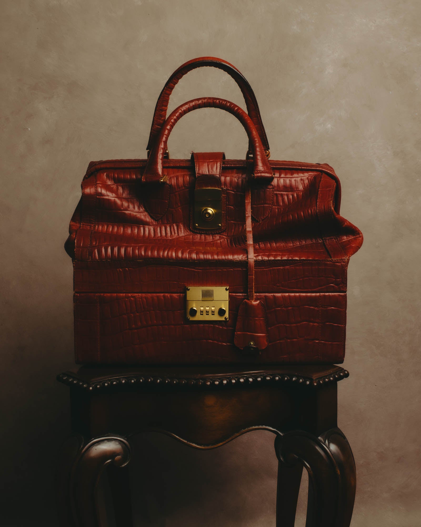 -SPECIAL- “Giorgio Armani” 90’s-00’s Crocodile embossed leather frame bag