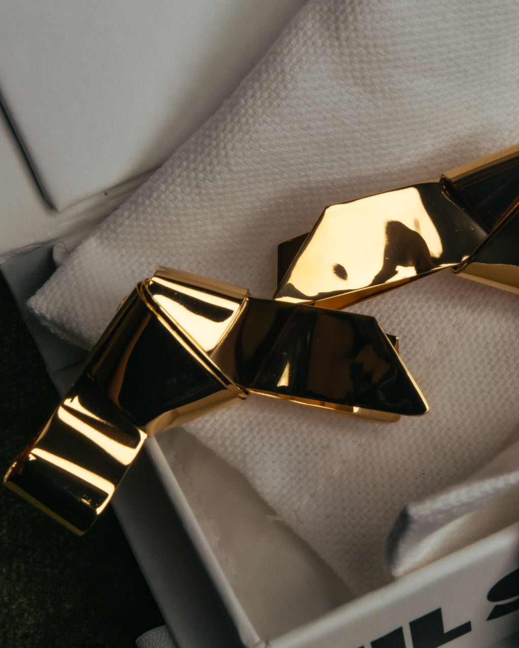 “JIL SANDER” 2021 sculptural ribbon metal clip earrings