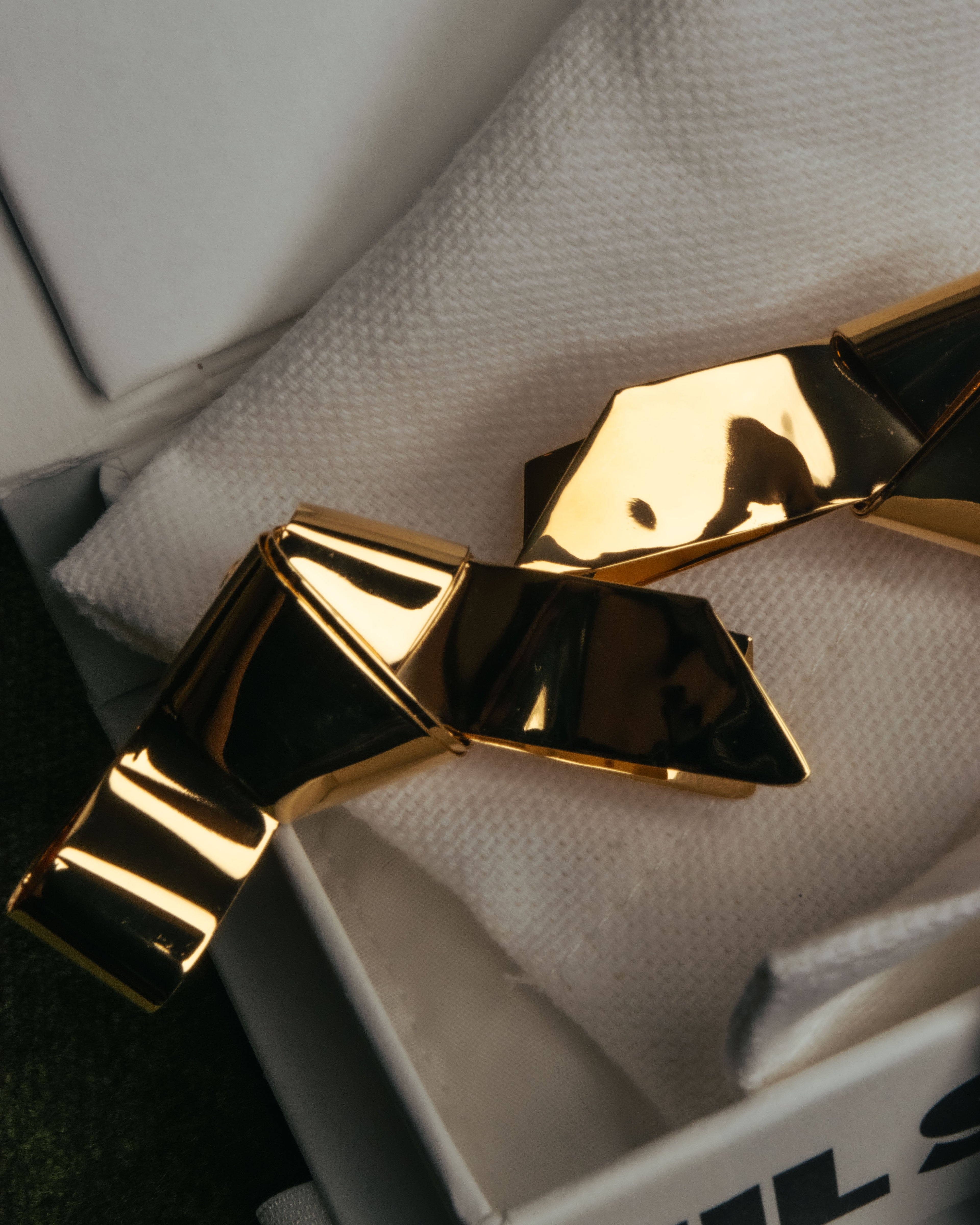 “JIL SANDER” 2021 sculptural ribbon metal clip earrings