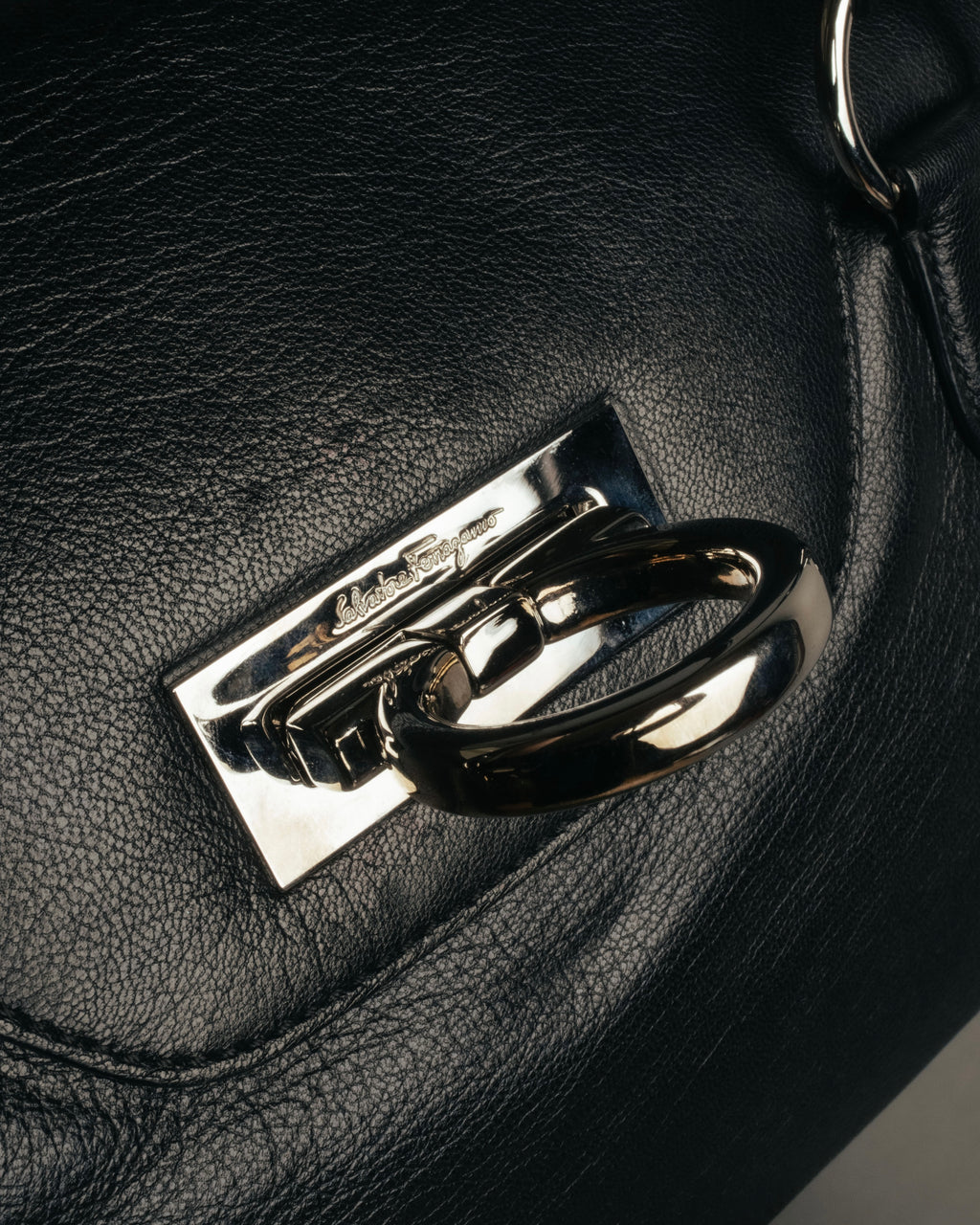 “Salvatore Ferragamo“ 00’s-10’s Gancini ring hardware leather shoulder bag