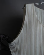 "PLEATS PLEASE ISSEY MIYAKE" Off-white tank top