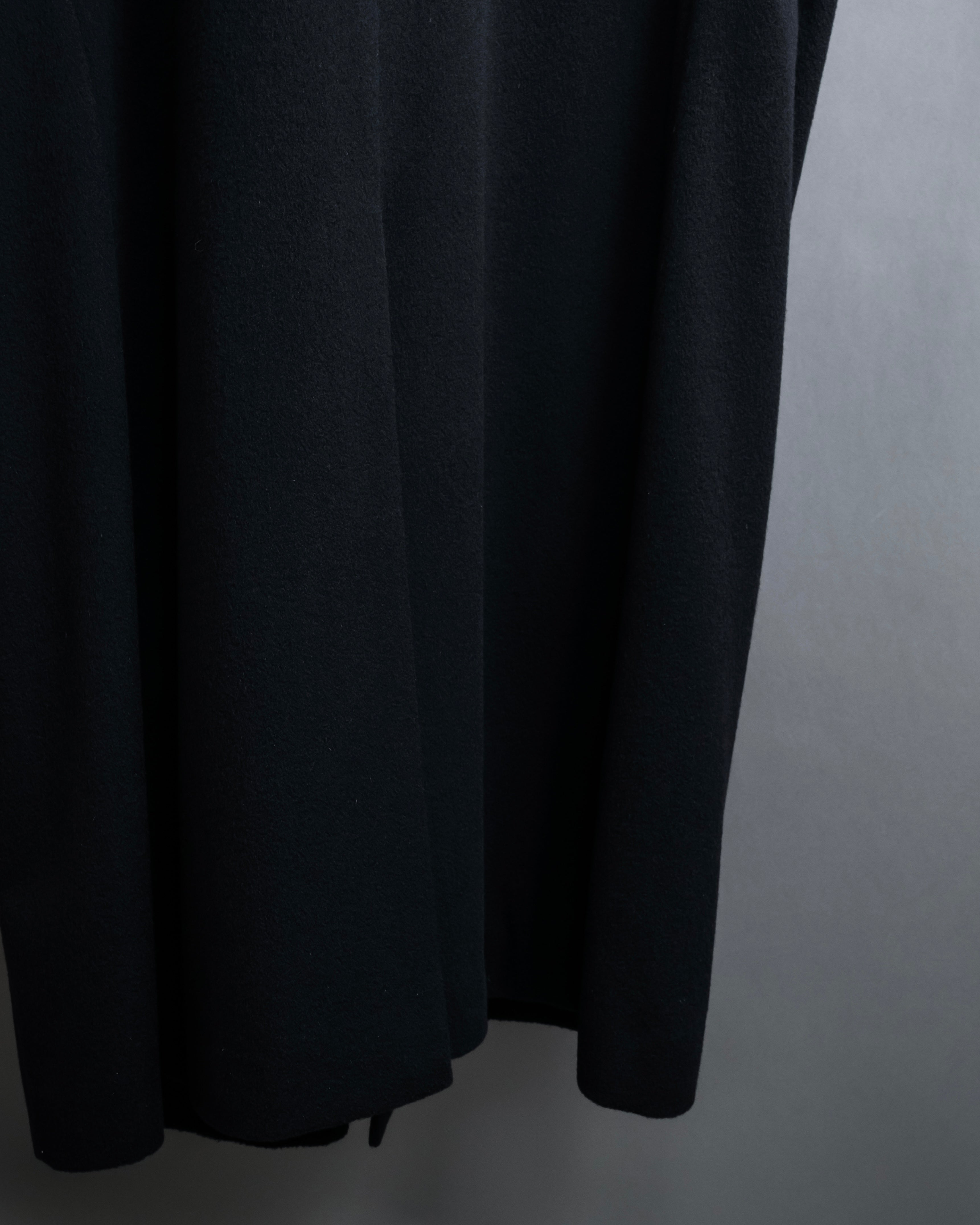 "CHRISTIAN DIOR MONSIEUR" 
Oversized double-breasted chester coat