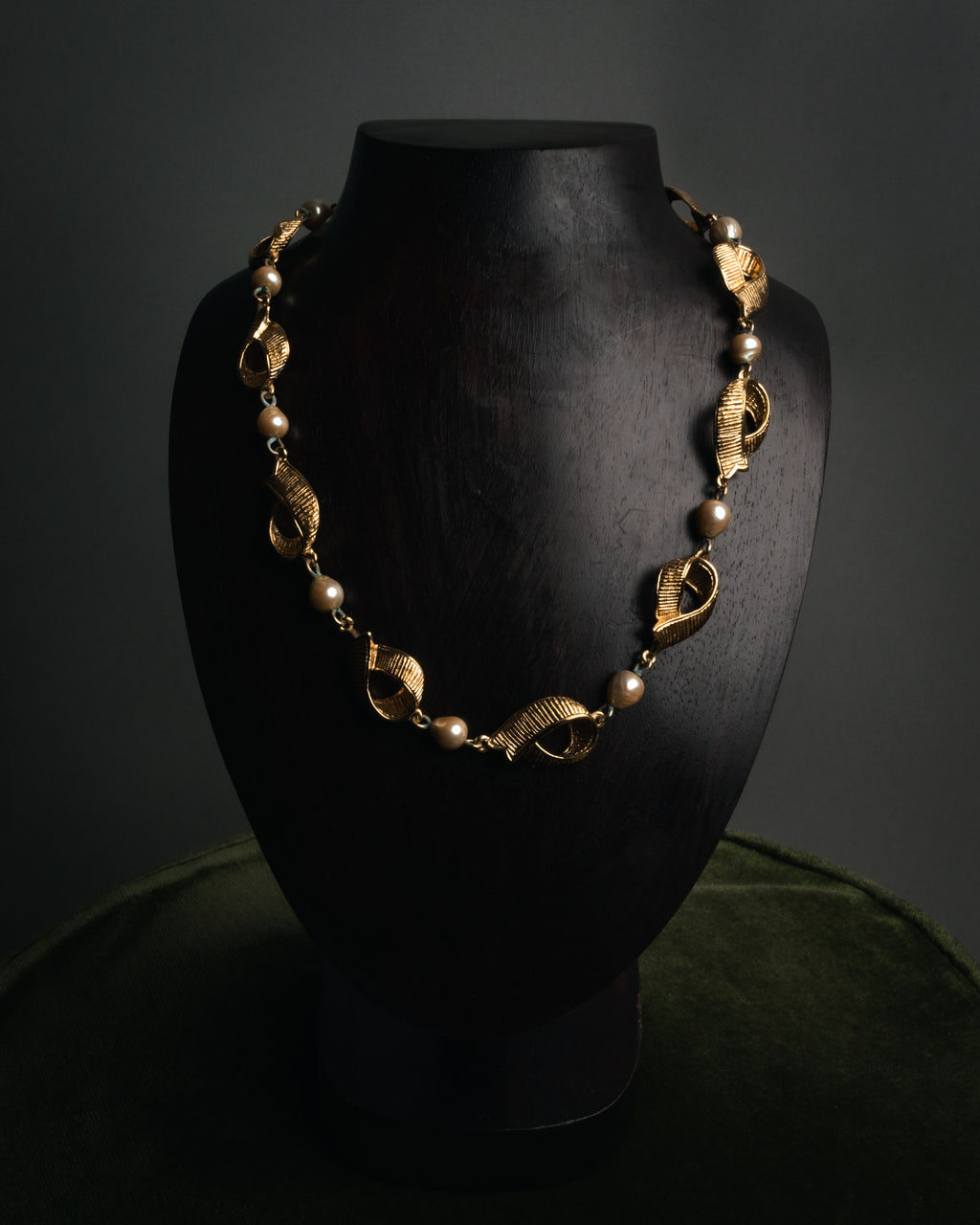 “Yves Saint Laurent” 80’s-90’s Baroque pearl heart motif necklace