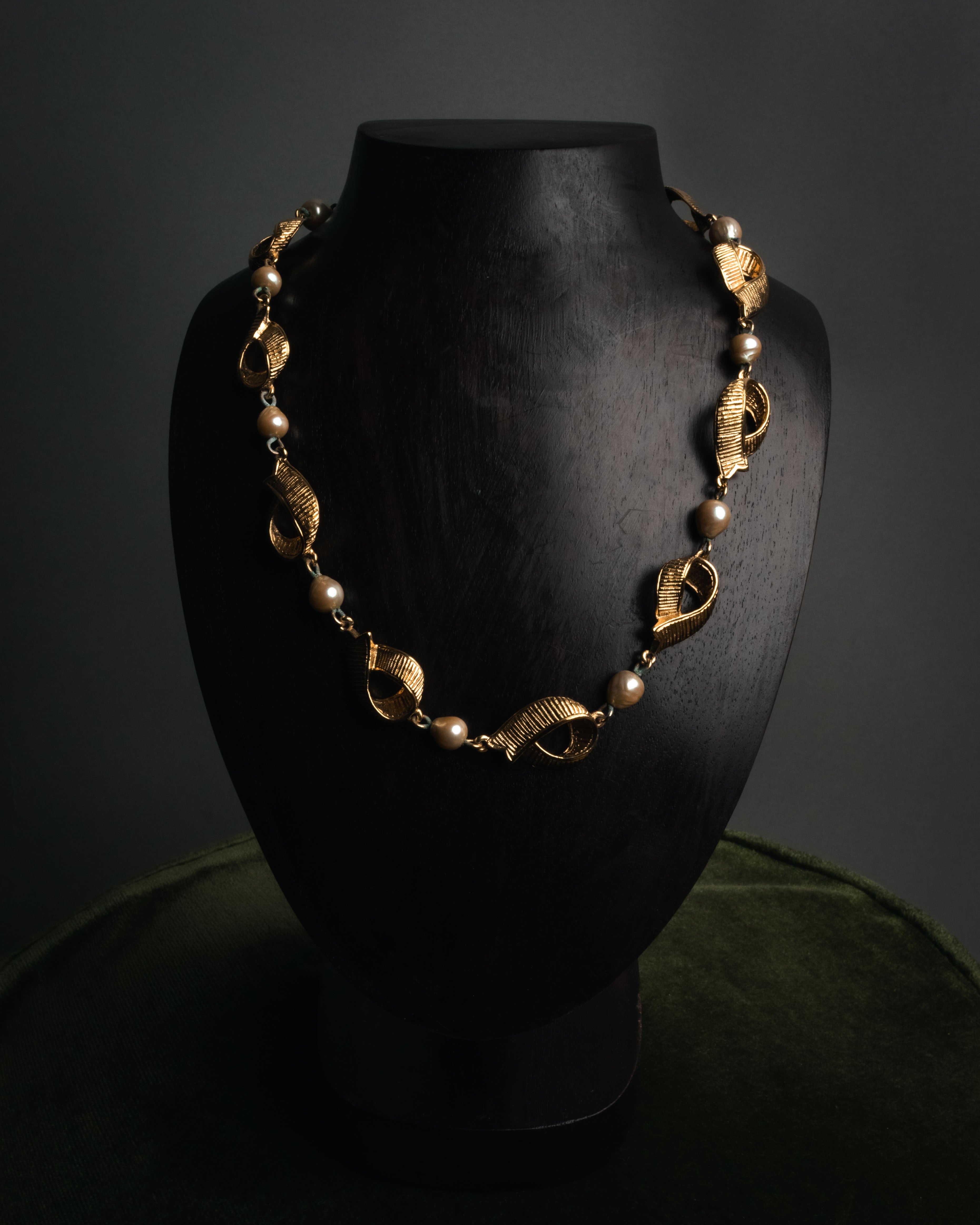 “Yves Saint Laurent” 80’s-90’s Baroque pearl heart motif necklace