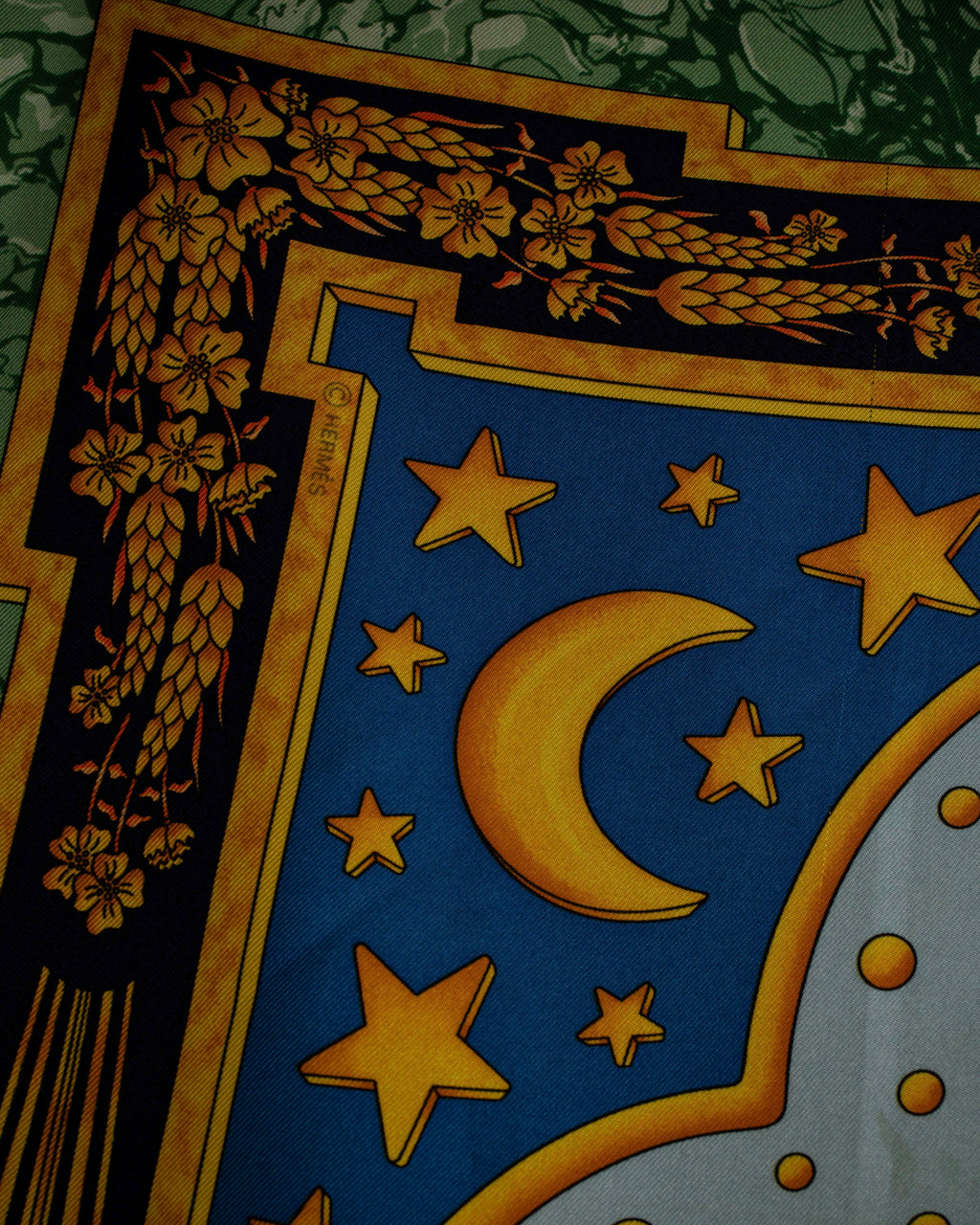 "HERMES" Carpe Diem design Carré 90 silk scarf