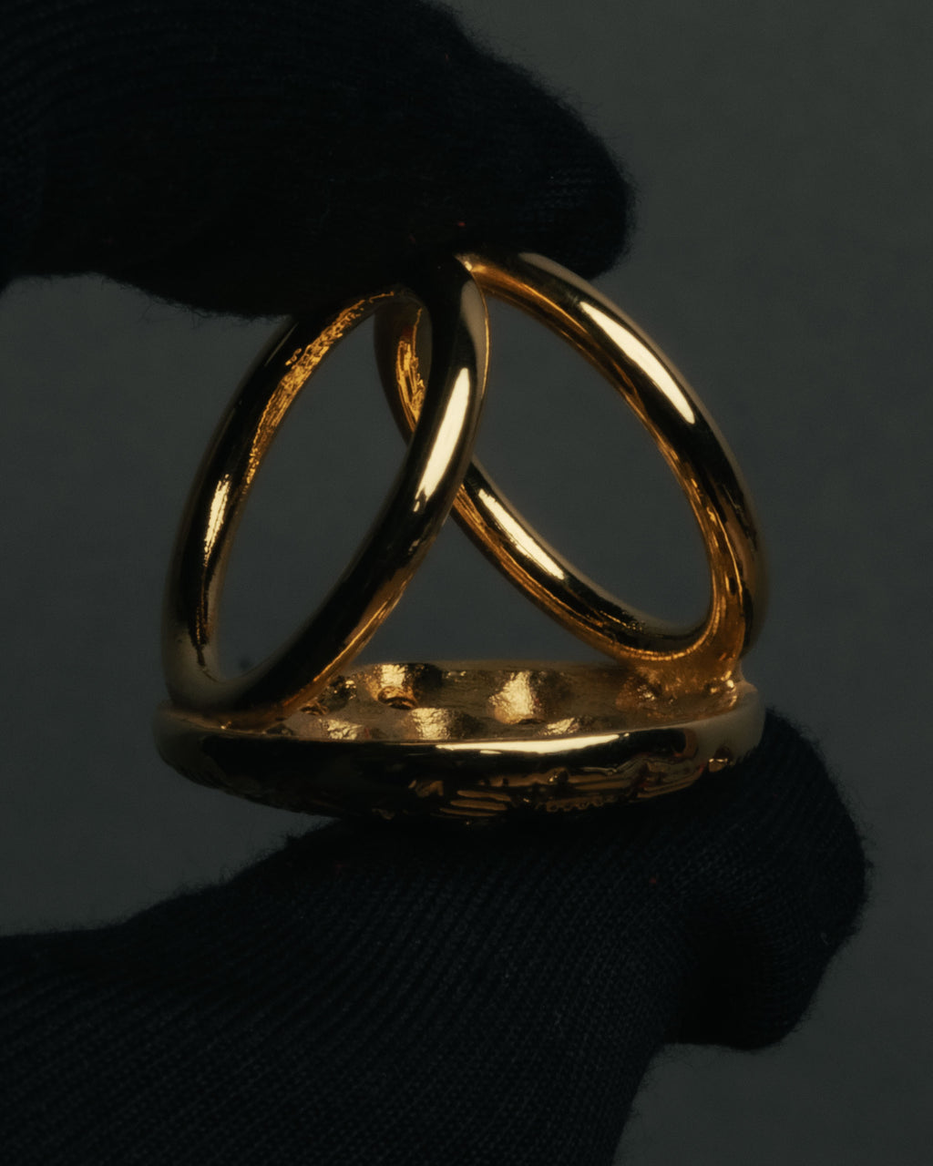 “Salvatore Ferragamo” 90’s-00’s Intrecciato motif scarf ring