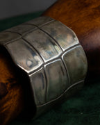 "END CUSTOM JEWELLERS" Square pattern wavy silver bangle