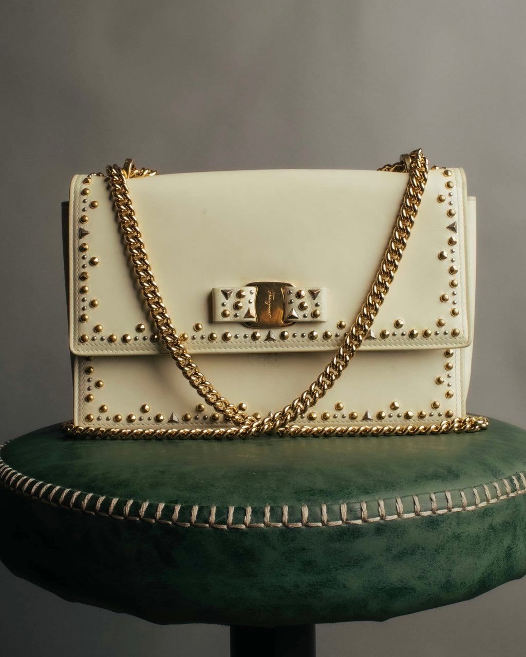-SPECIAL- “Salvatore Ferragamo” 2015-2017 Vara studded chain shoulder bag